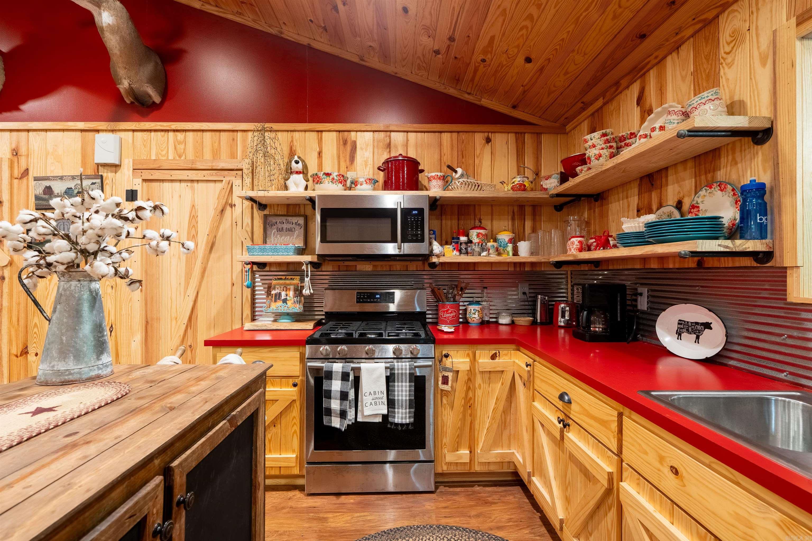 357 Cyperts Bluff Rd  Searcy, AR