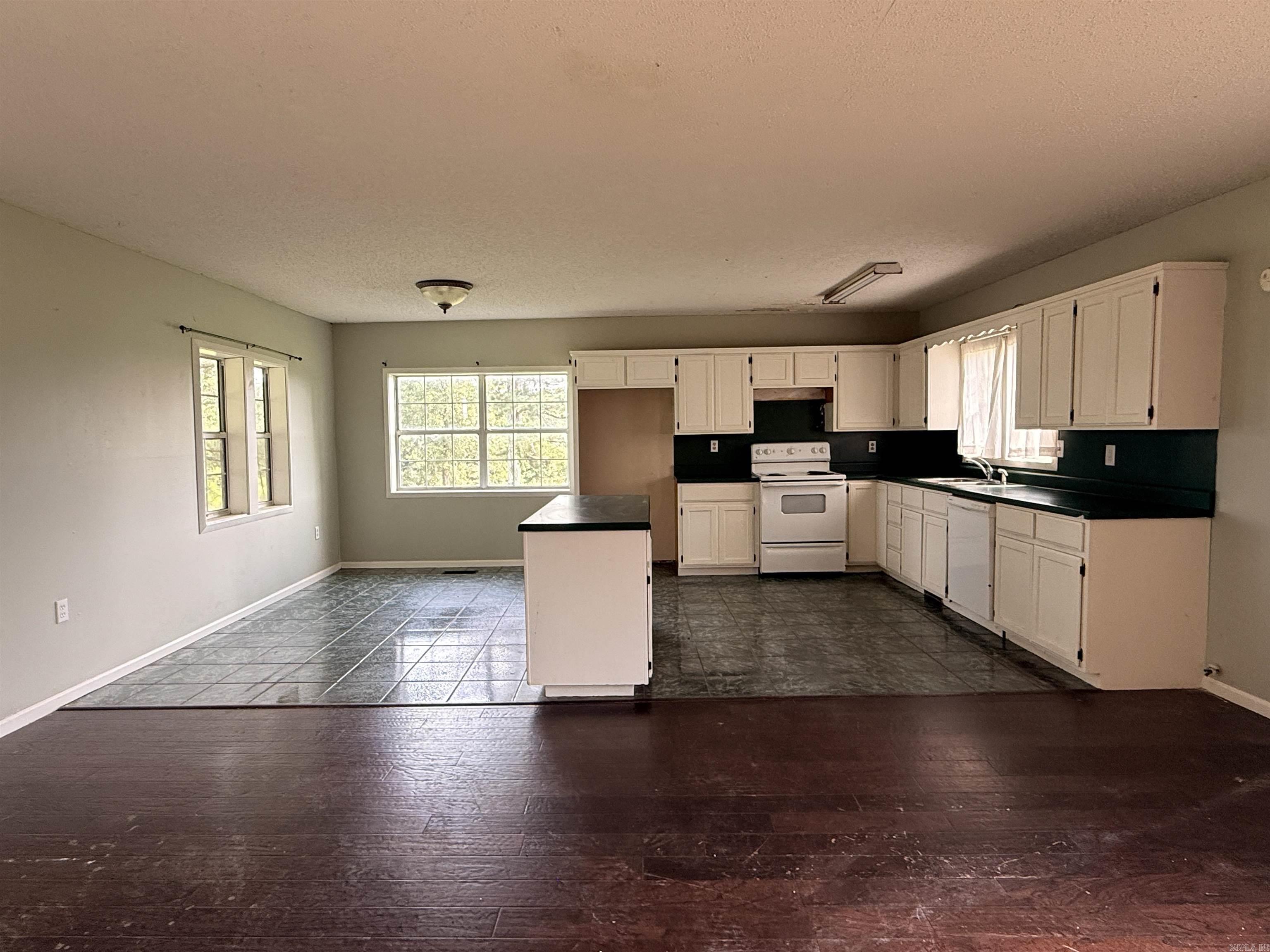 99 Candlestick Rd. W  Heber Springs, AR