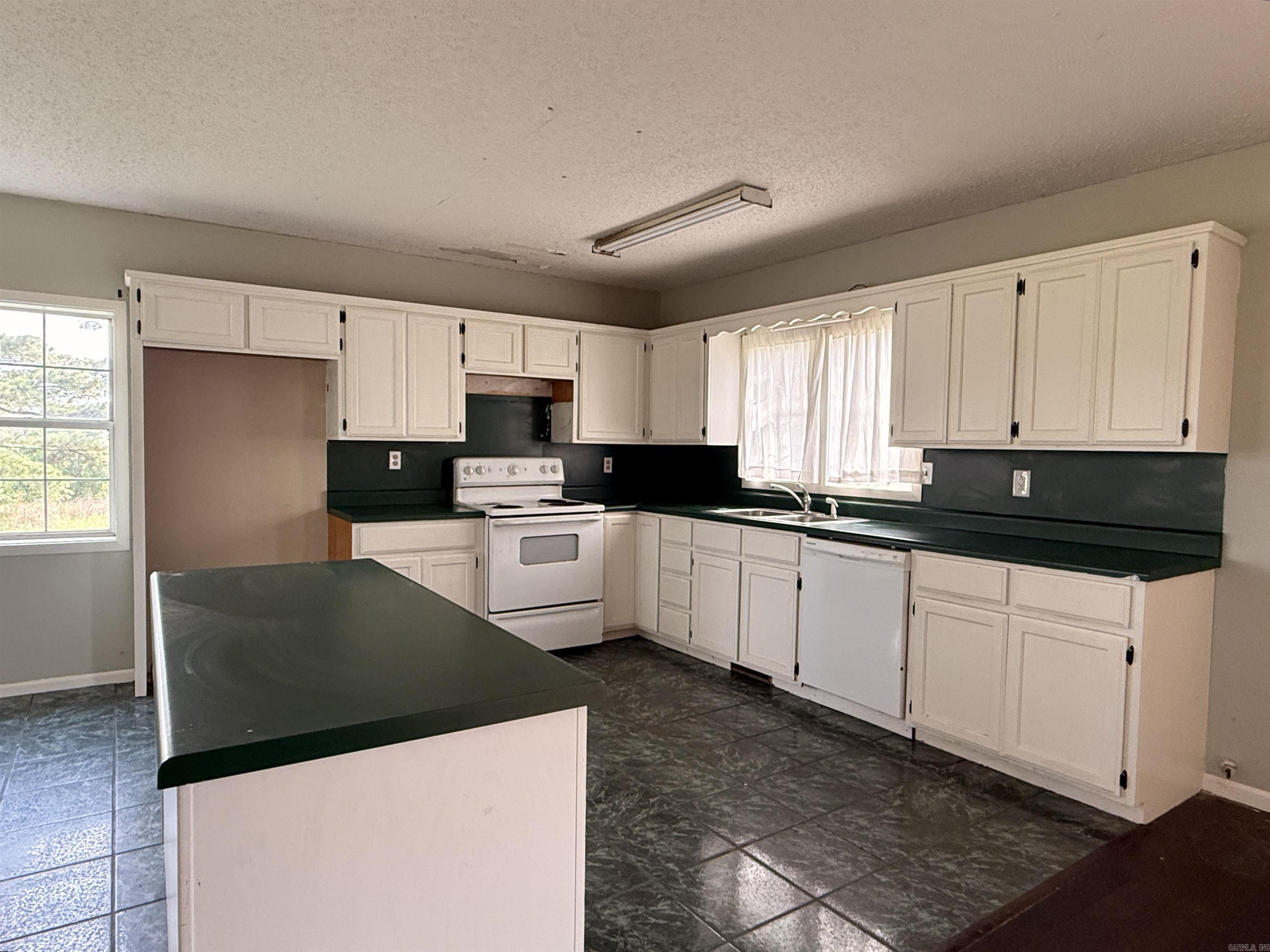99 Candlestick Rd. W  Heber Springs, AR