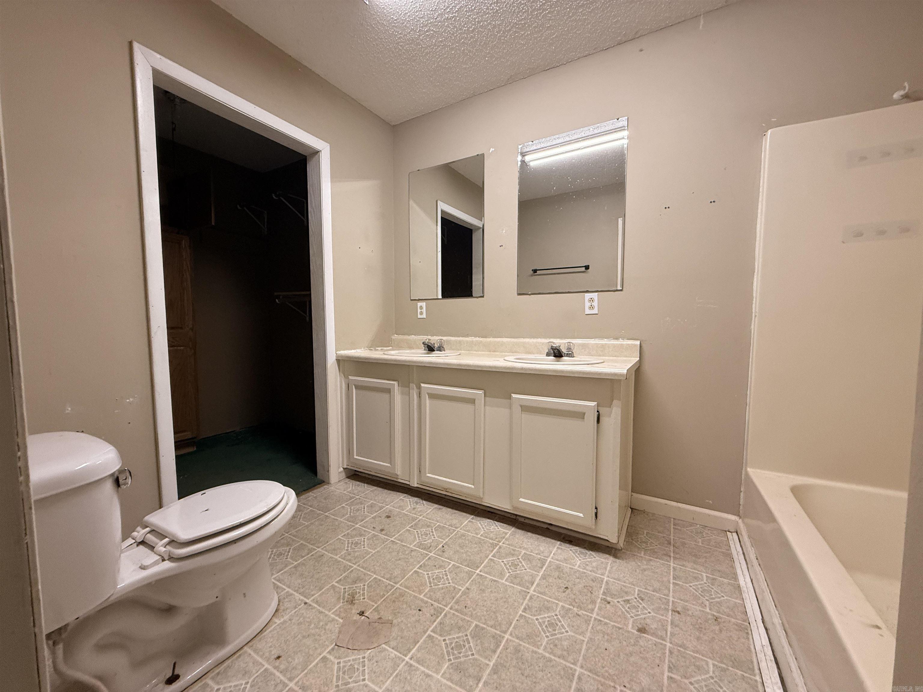 99 Candlestick Rd. W  Heber Springs, AR