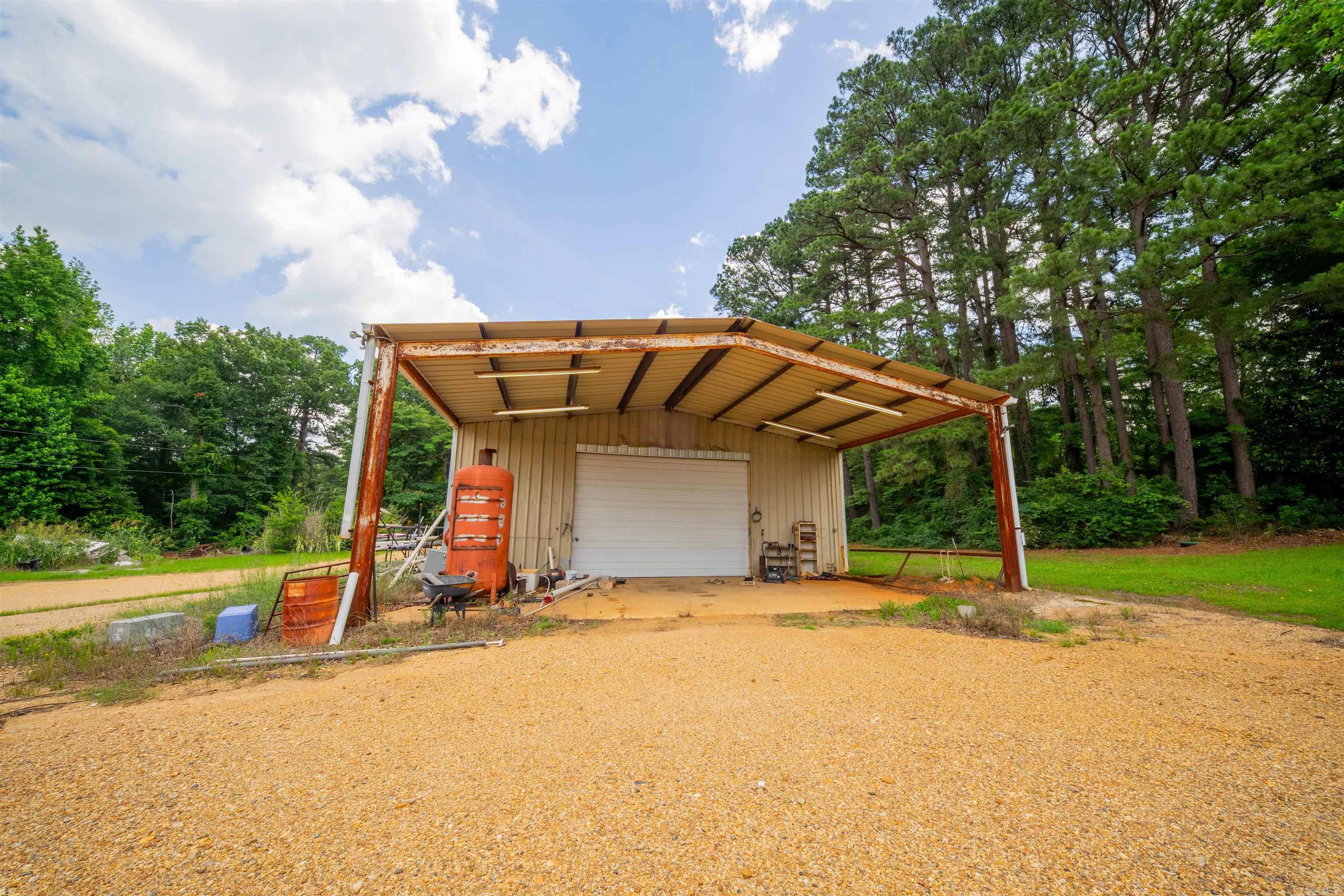 3177 Highway 24  Camden, AR