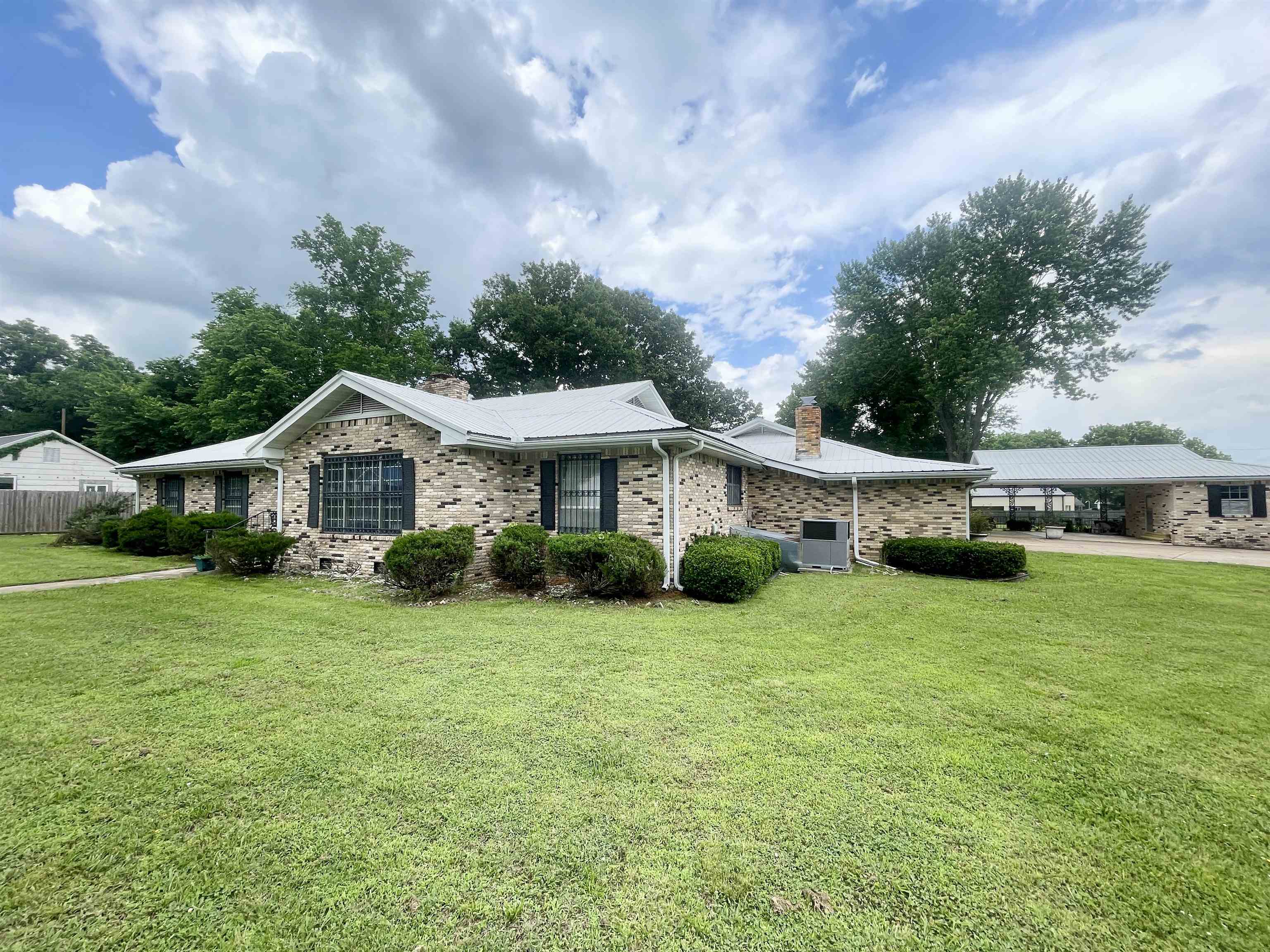 111 Oak  Salem, AR