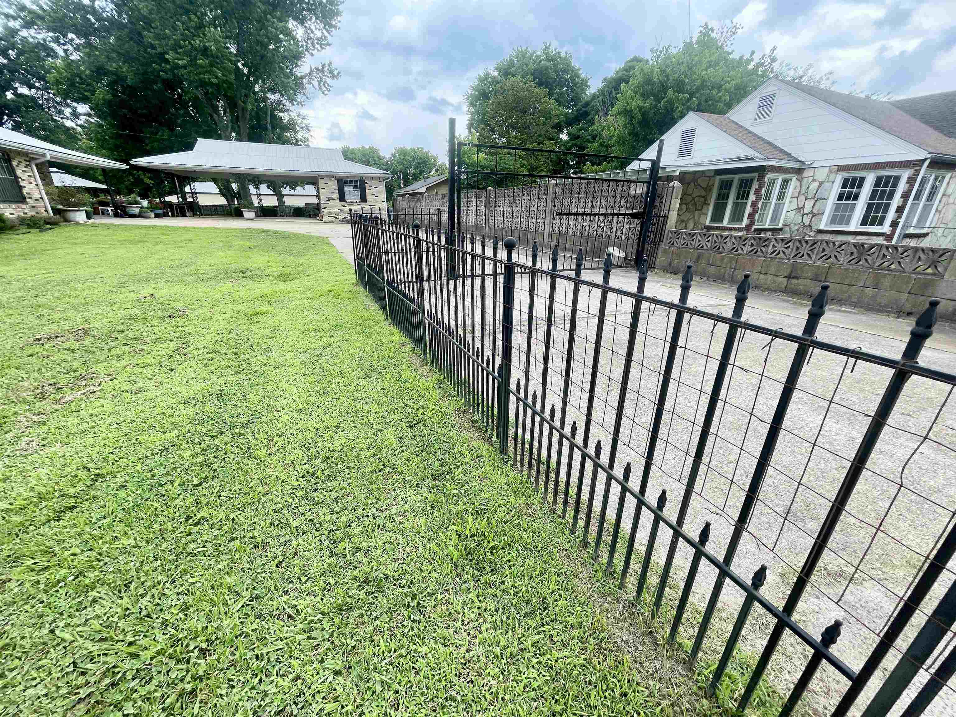 111 Oak  Salem, AR