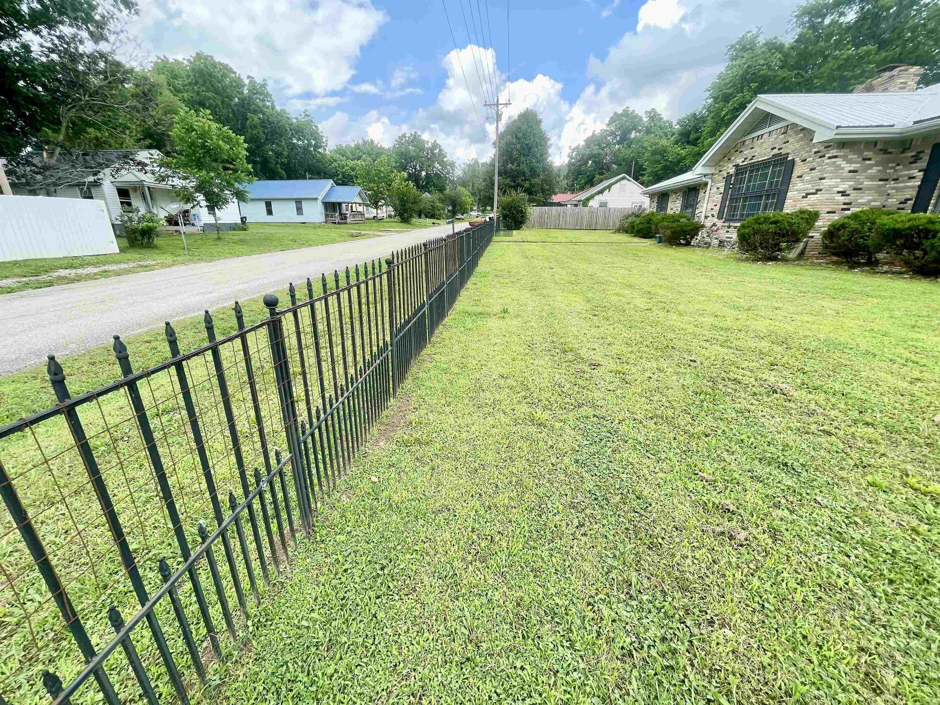 111 Oak  Salem, AR