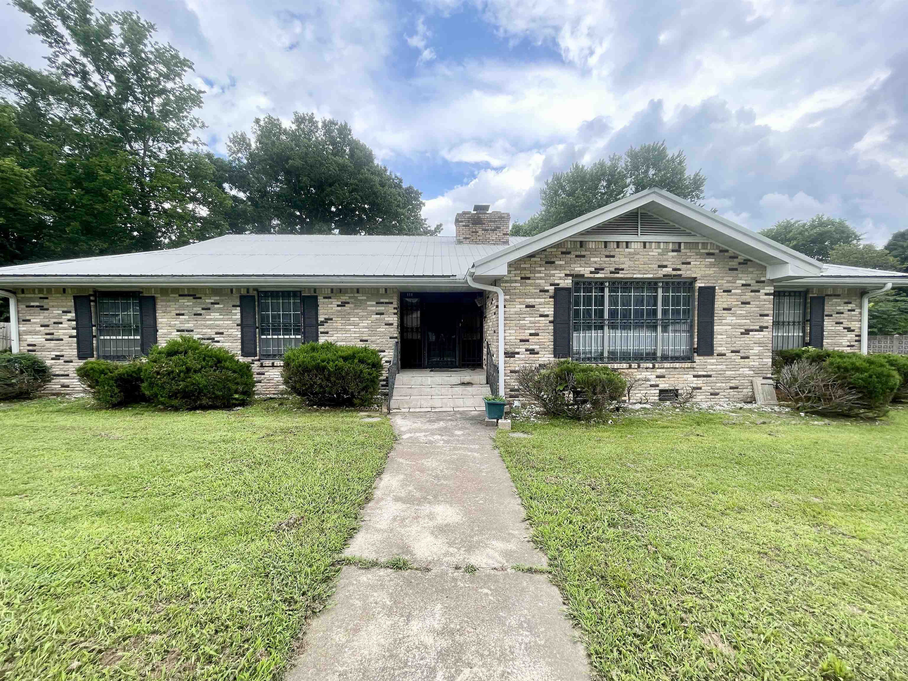 111 Oak  Salem, AR