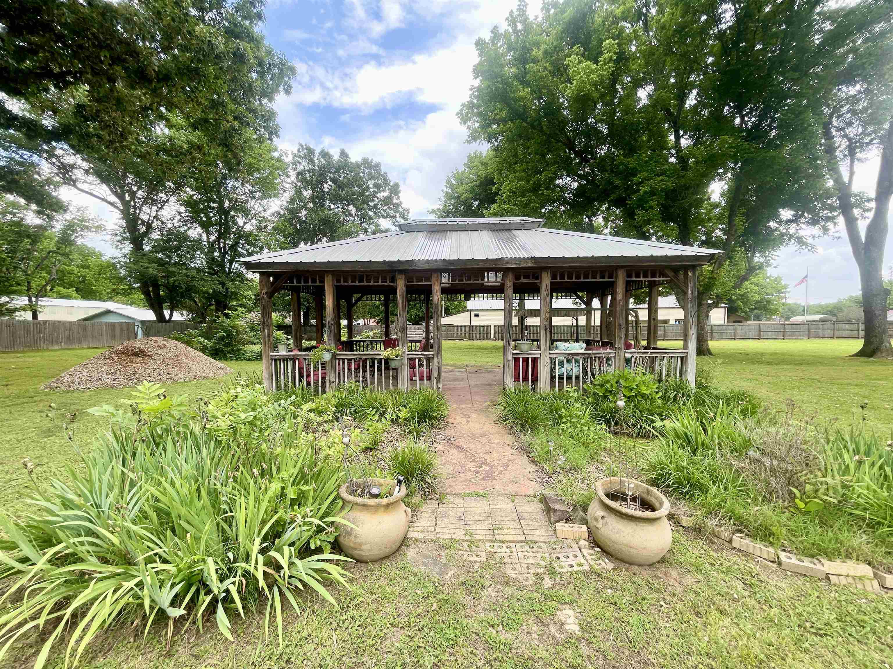 111 Oak  Salem, AR