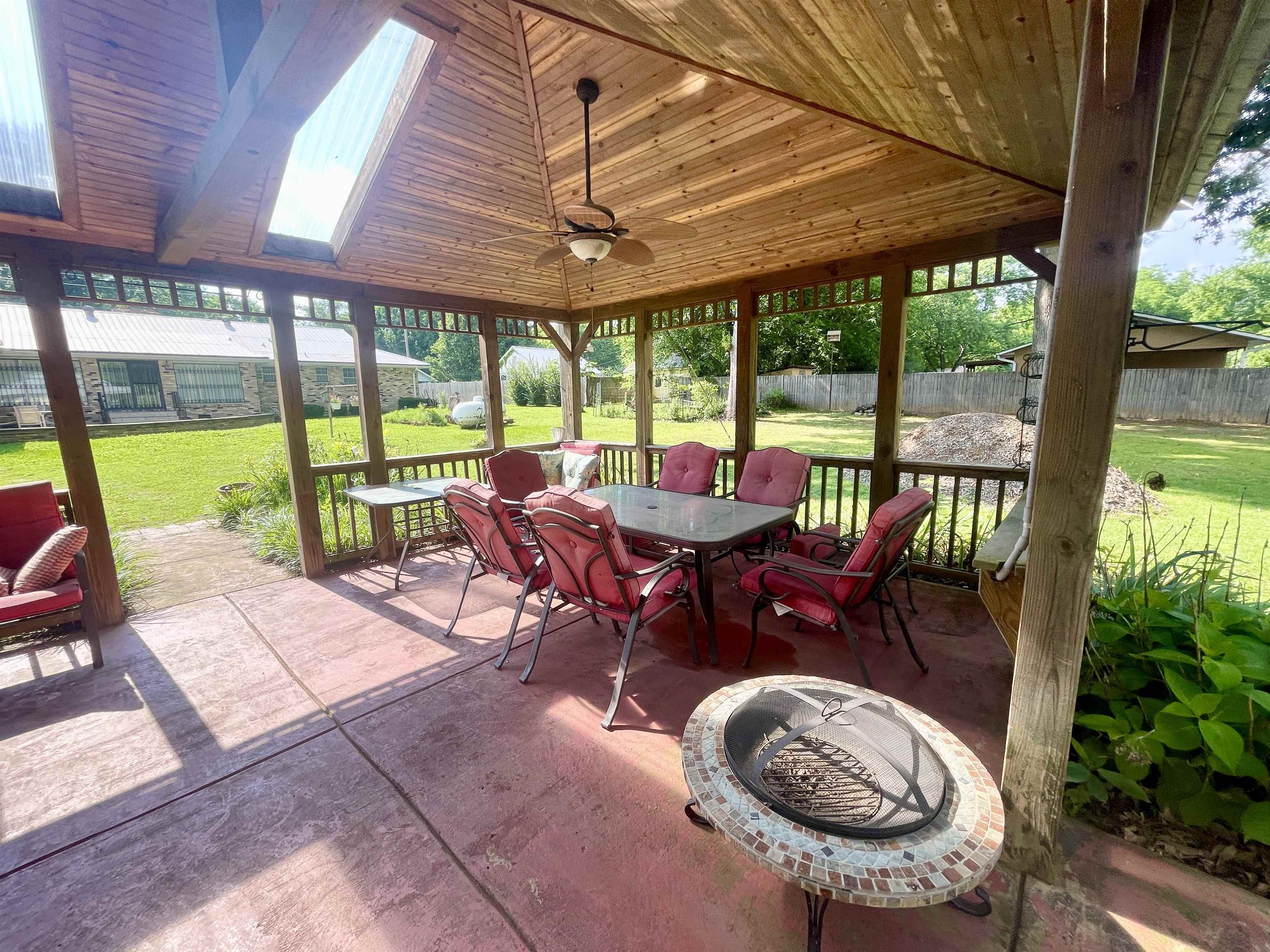 111 Oak  Salem, AR