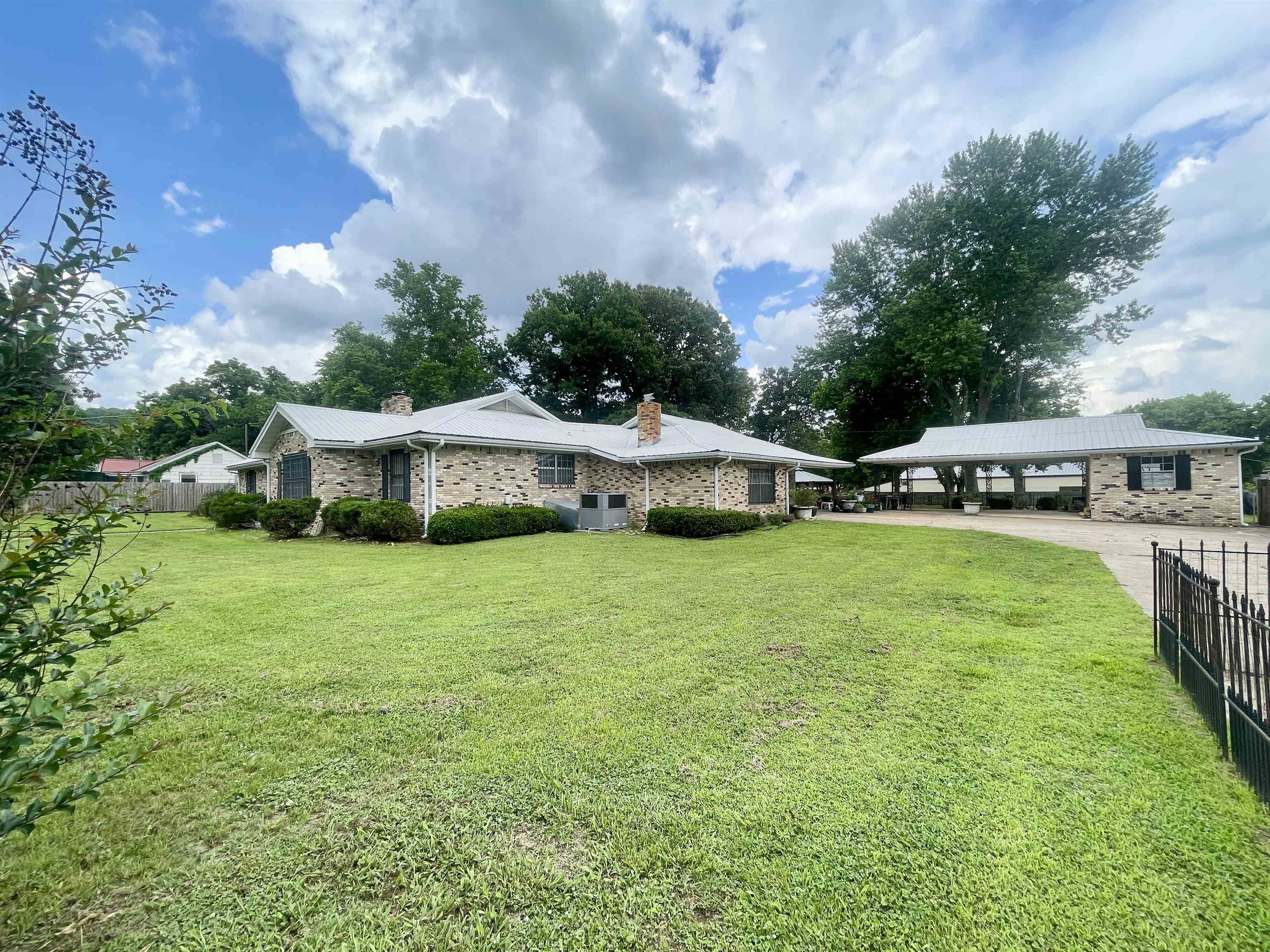 111 Oak  Salem, AR