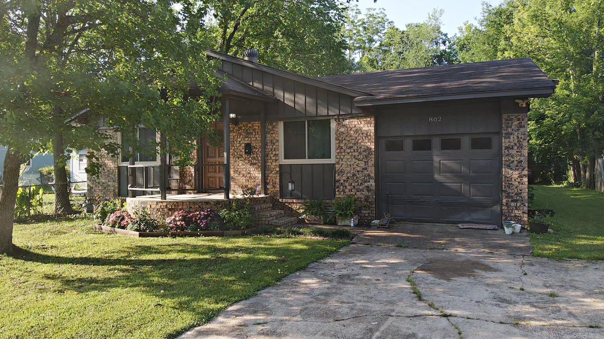 802 E Maple  Gurdon, AR