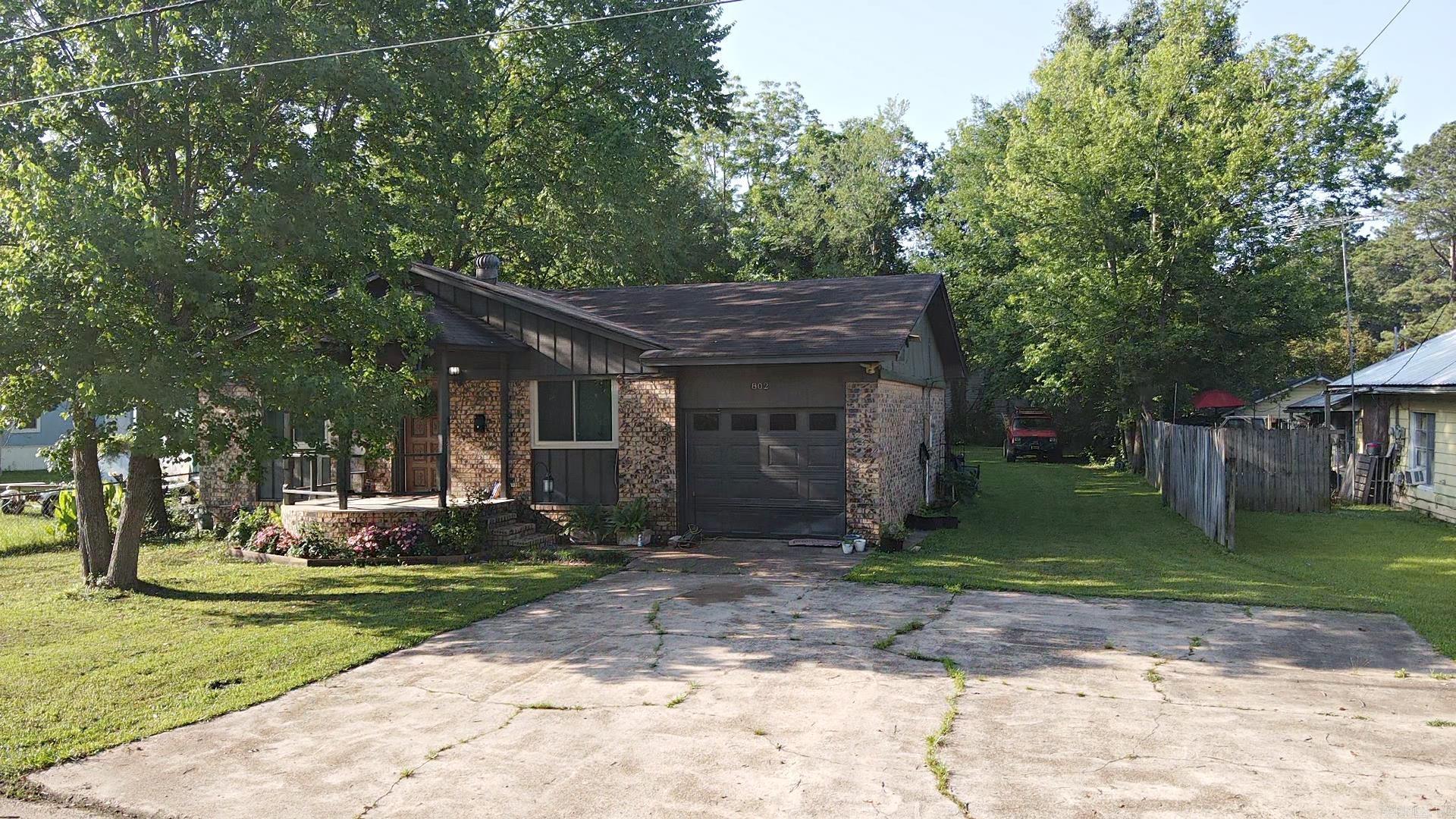 802 E Maple  Gurdon, AR