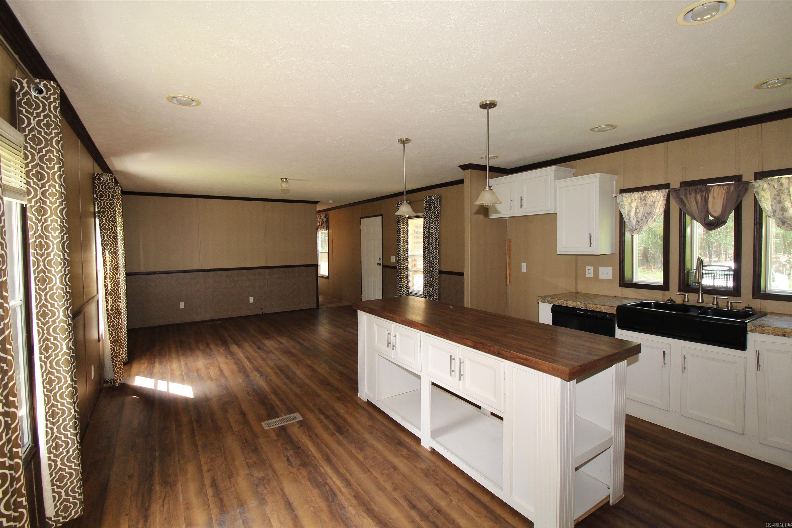 2230 Grant County Road 29  Pine Bluff, AR