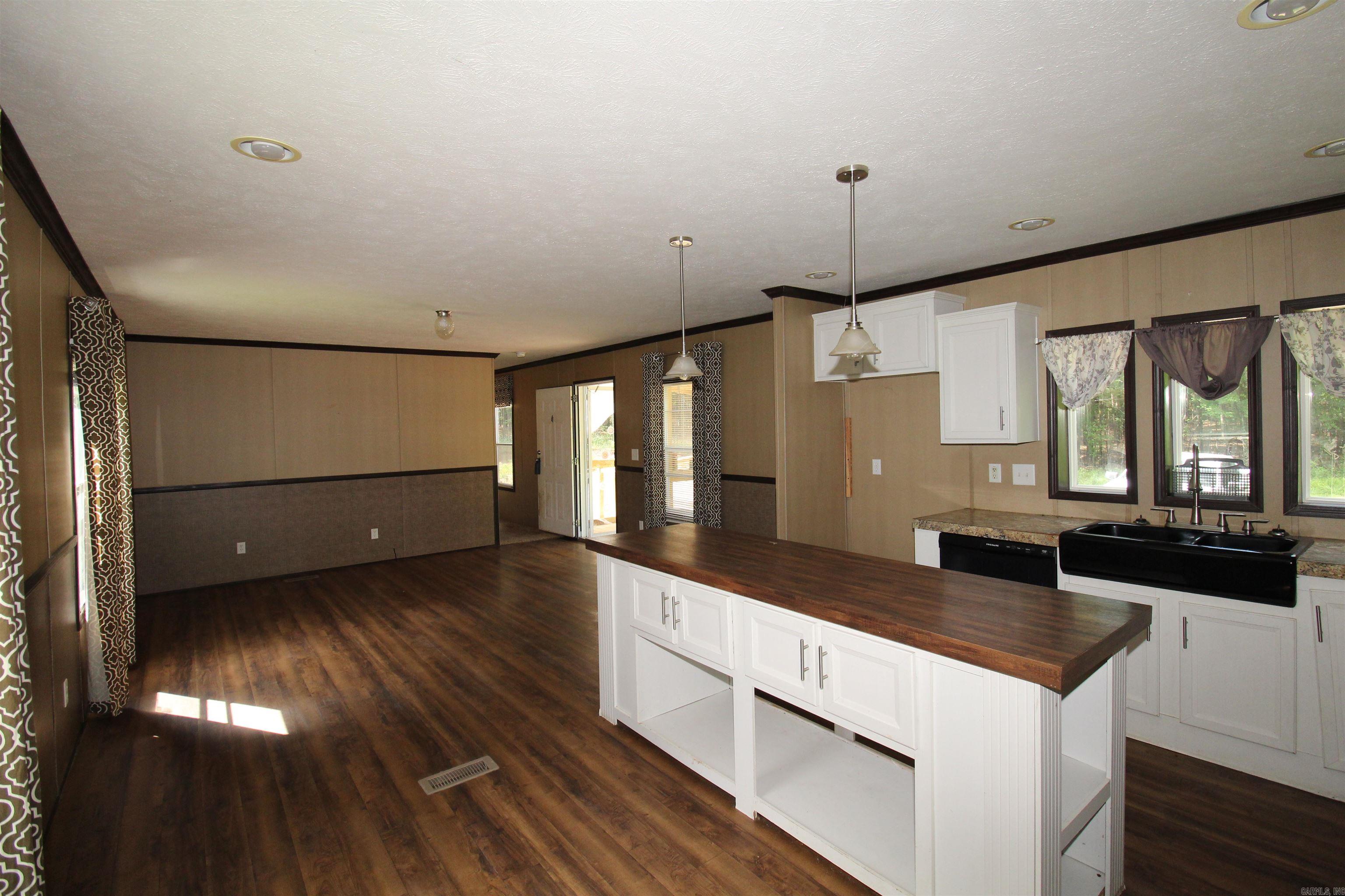 2230 Grant County Road 29  Pine Bluff, AR