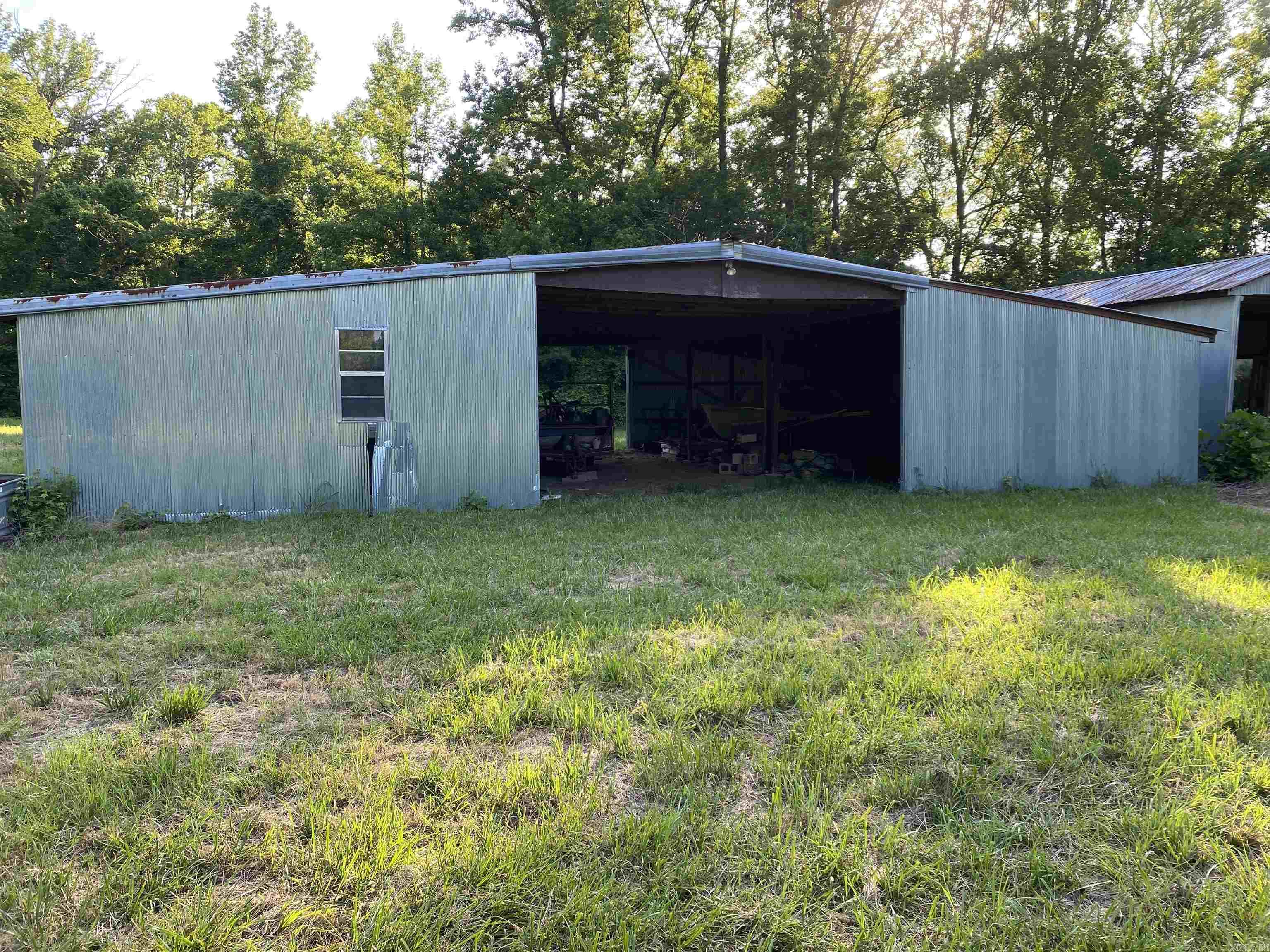 280 North Polk Creek  Norman, AR