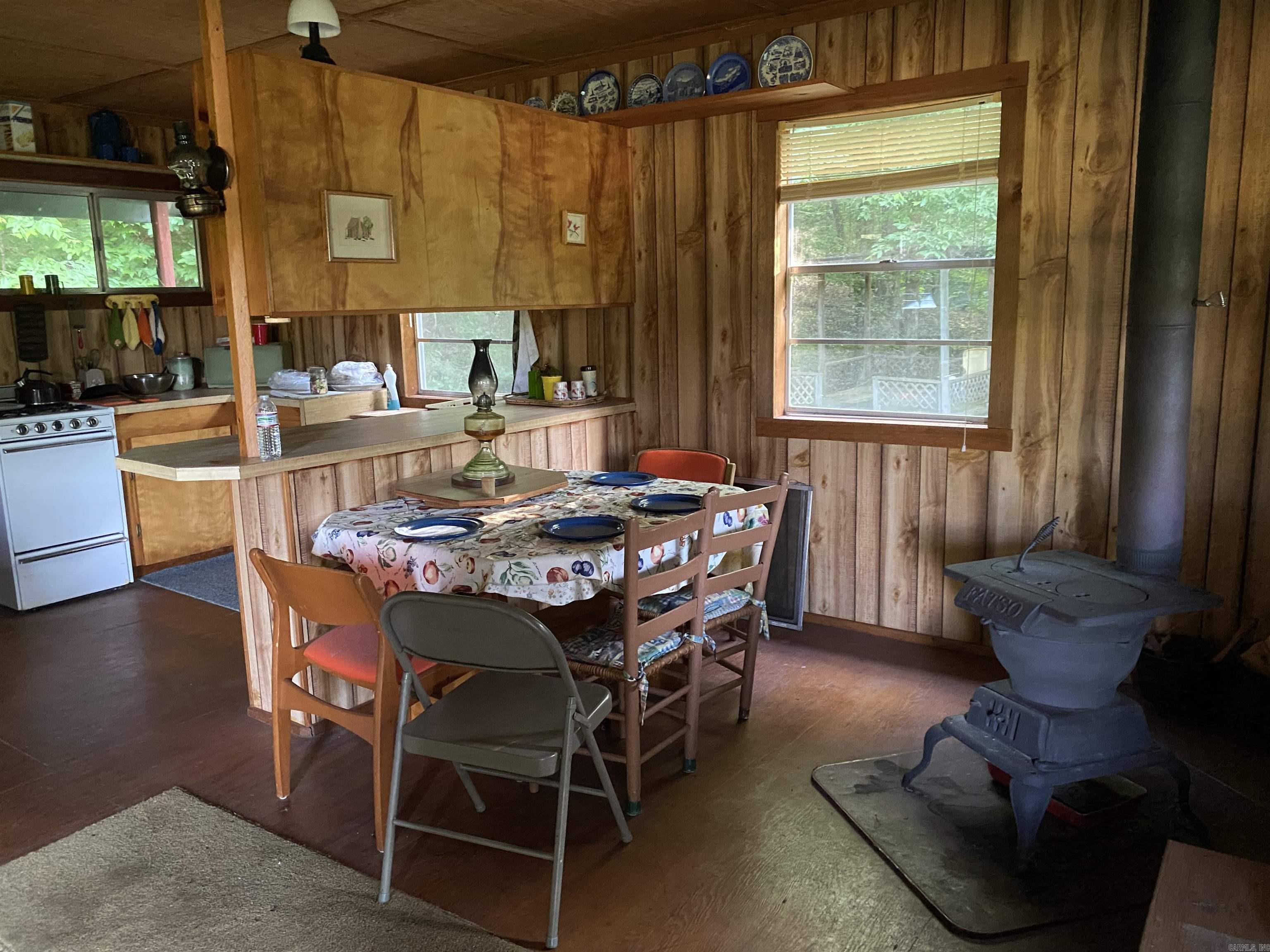 280 North Polk Creek  Norman, AR