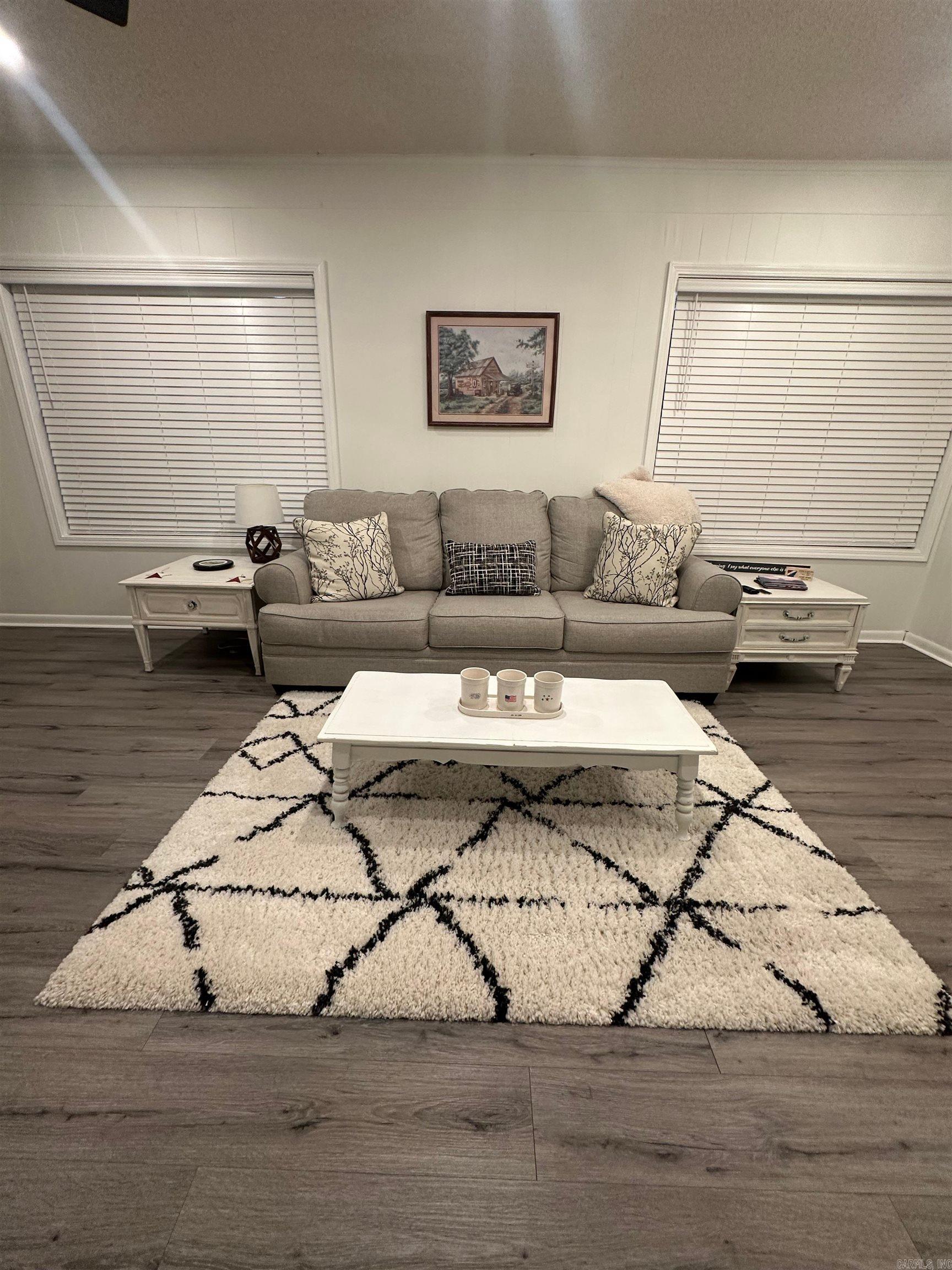 160 N Oak  Newark, AR