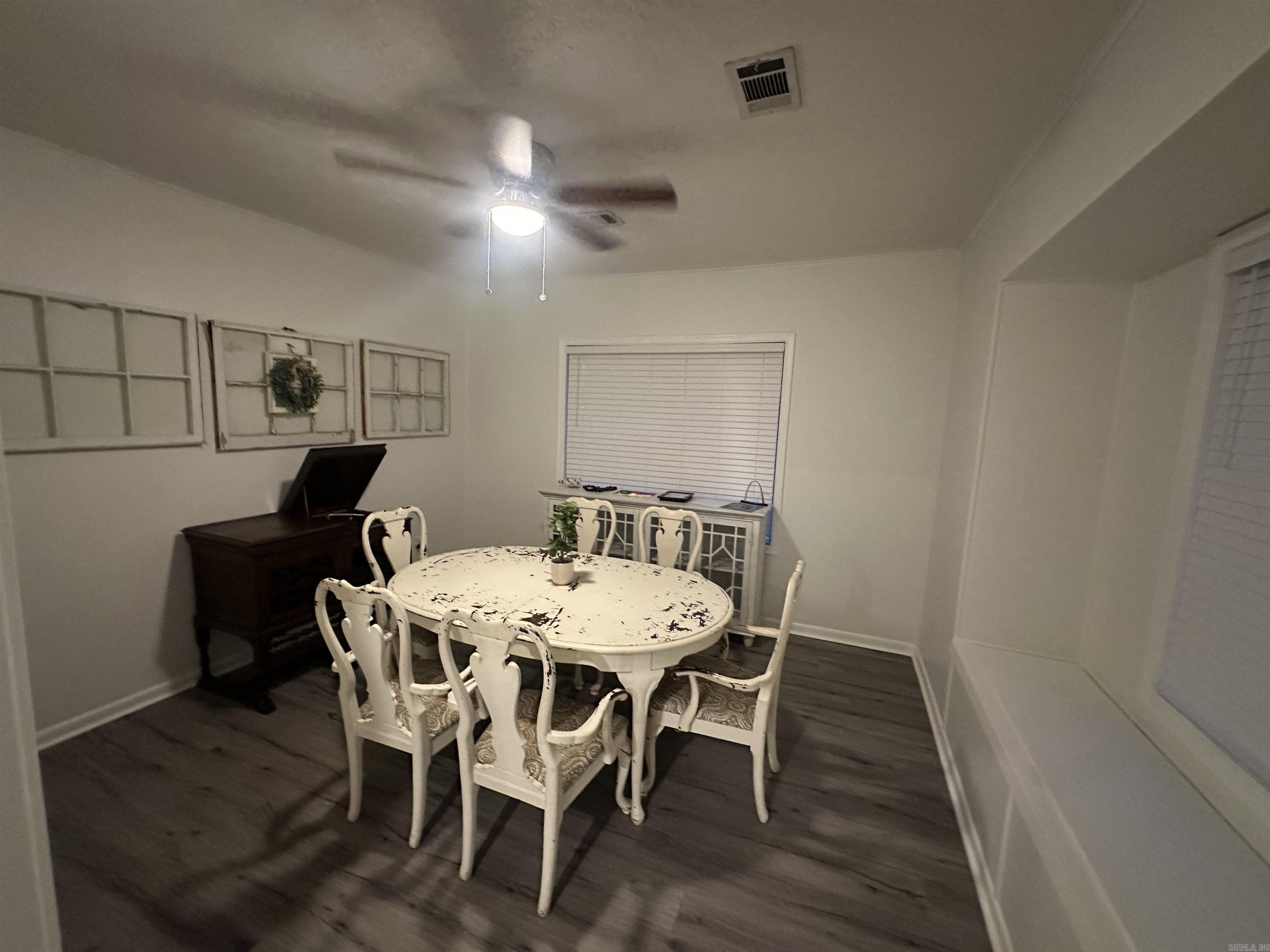 160 N Oak  Newark, AR