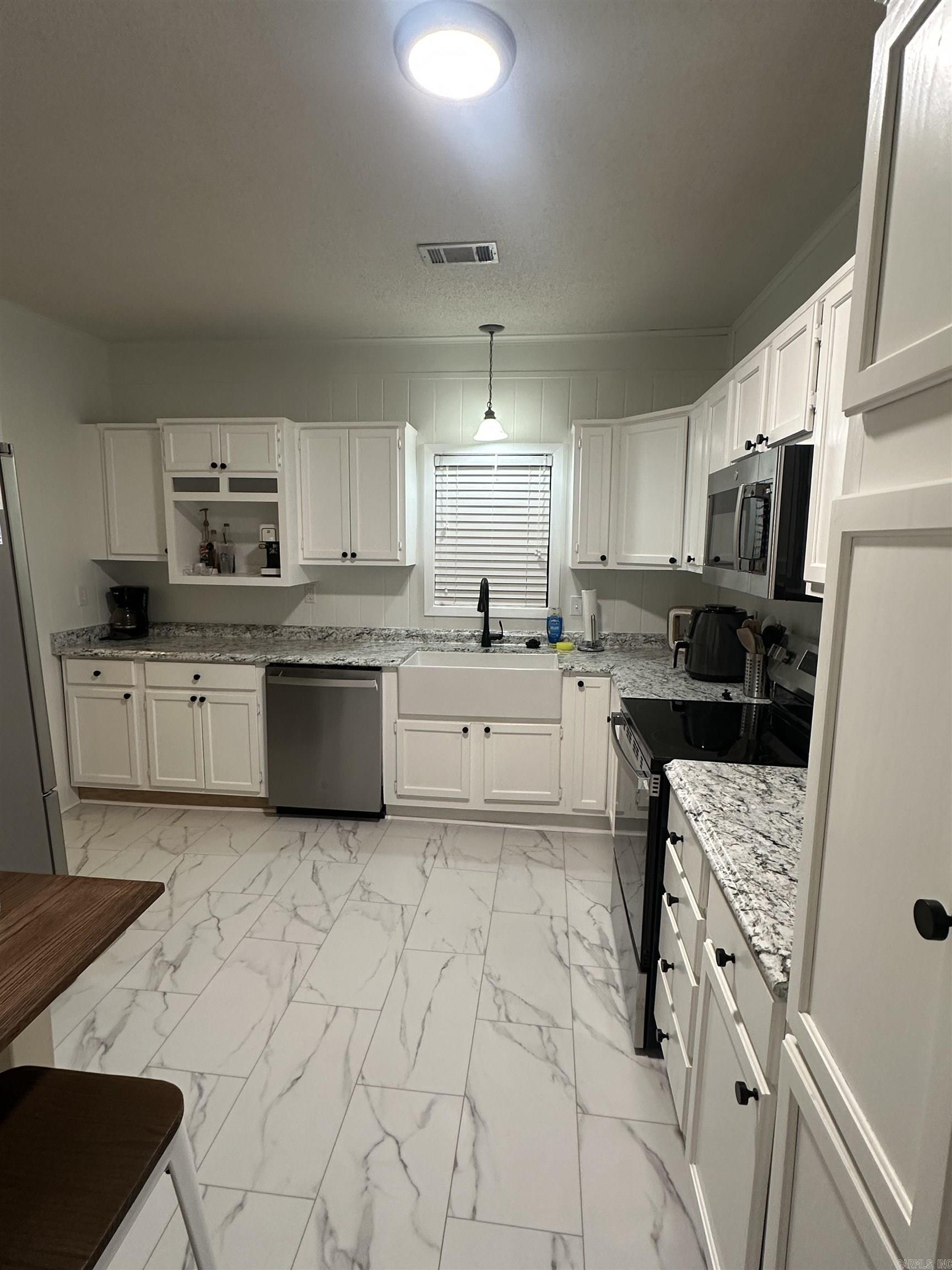 160 N Oak  Newark, AR