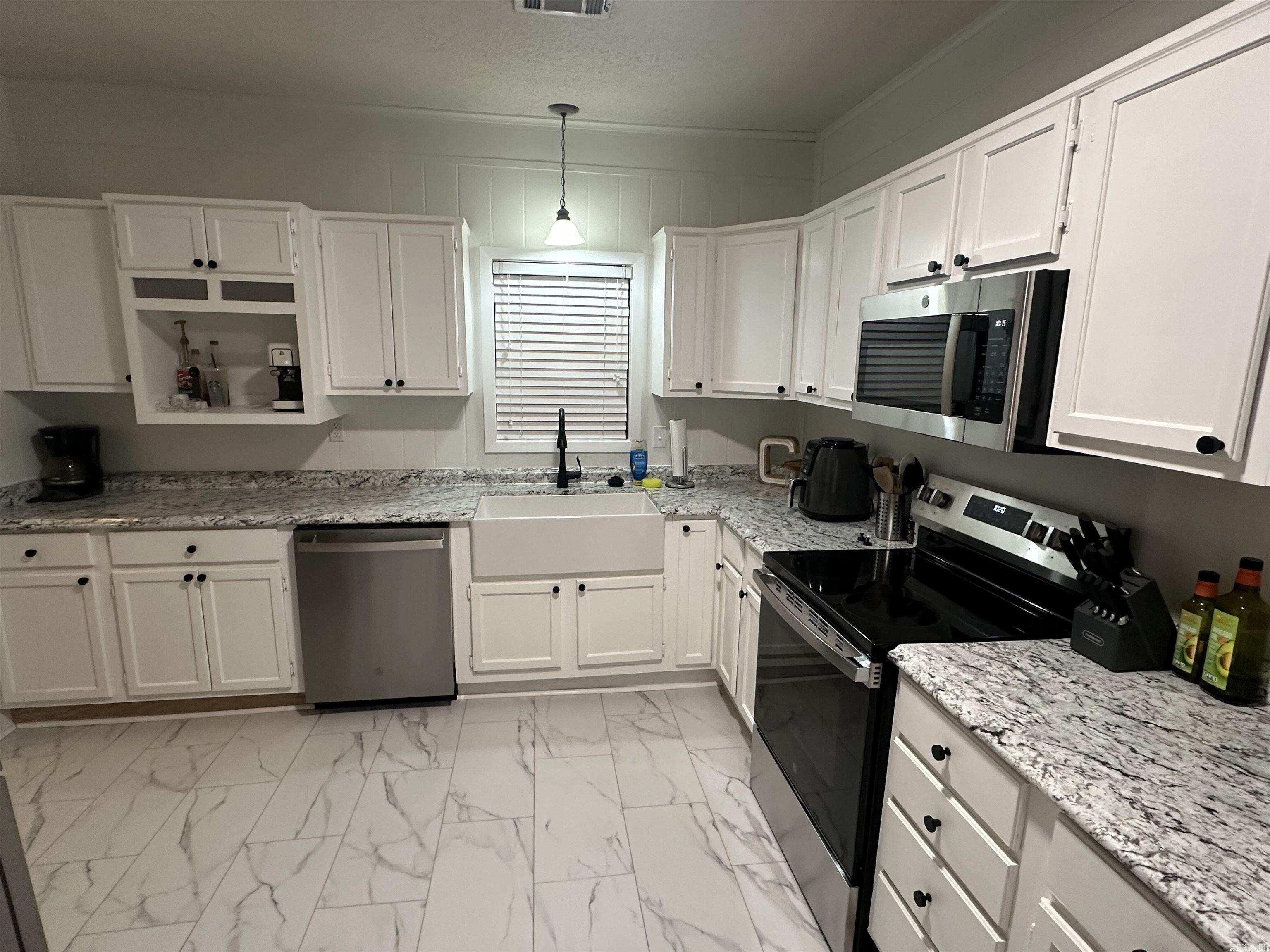 160 N Oak  Newark, AR