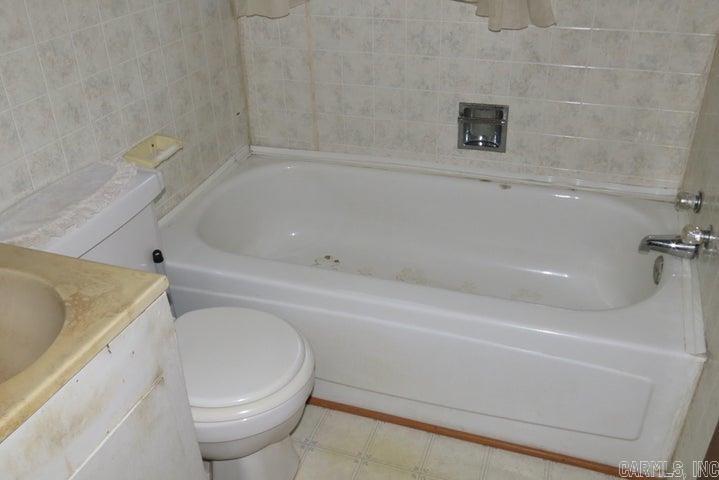 1457 W River Drive  Strawberry, AR