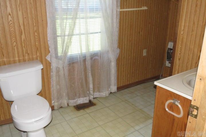 1457 W River Drive  Strawberry, AR