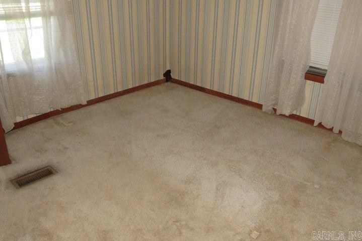 1457 W River Drive  Strawberry, AR