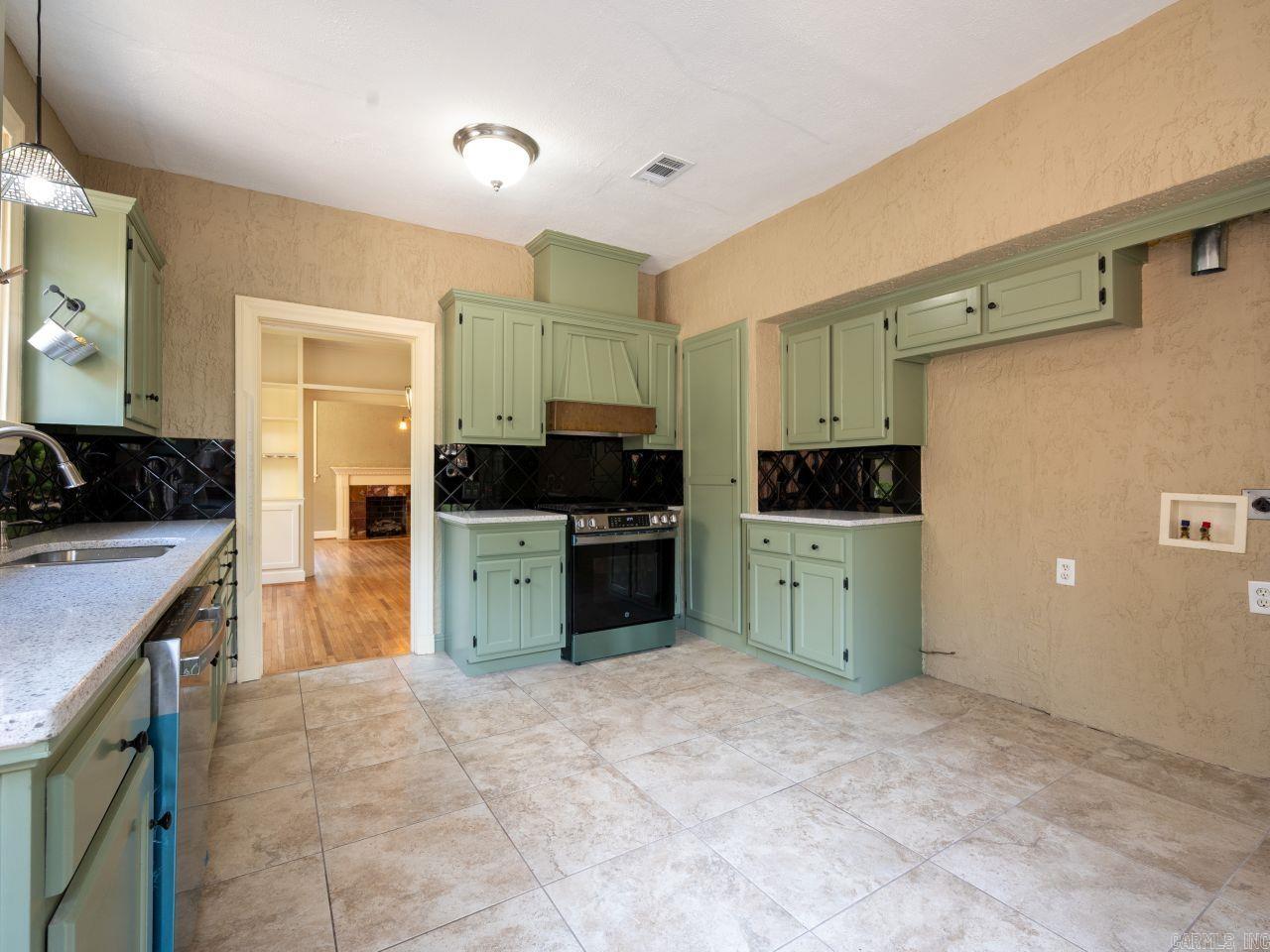 512 N Cedar  Little Rock, AR