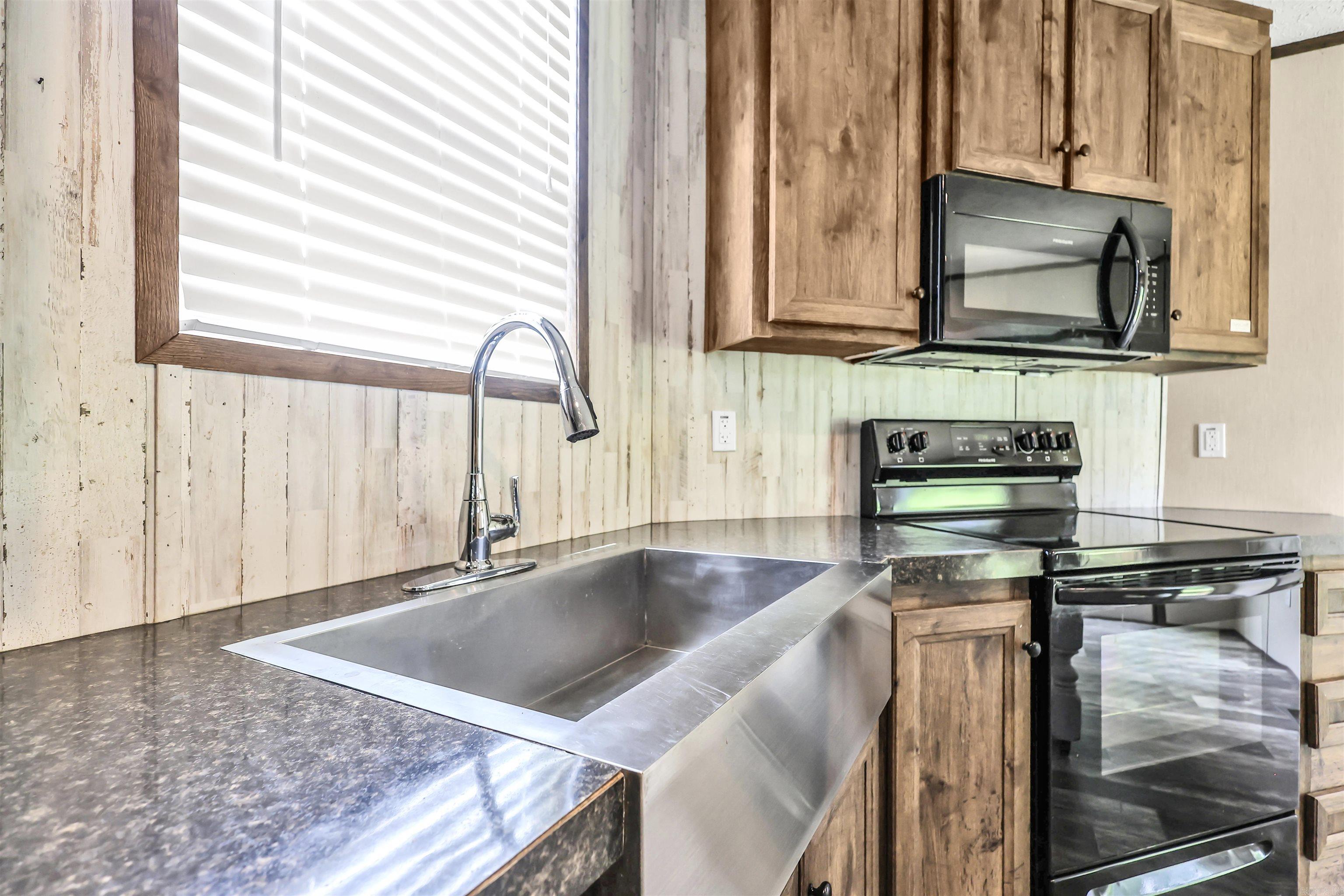 101 Barentine  Amity, AR