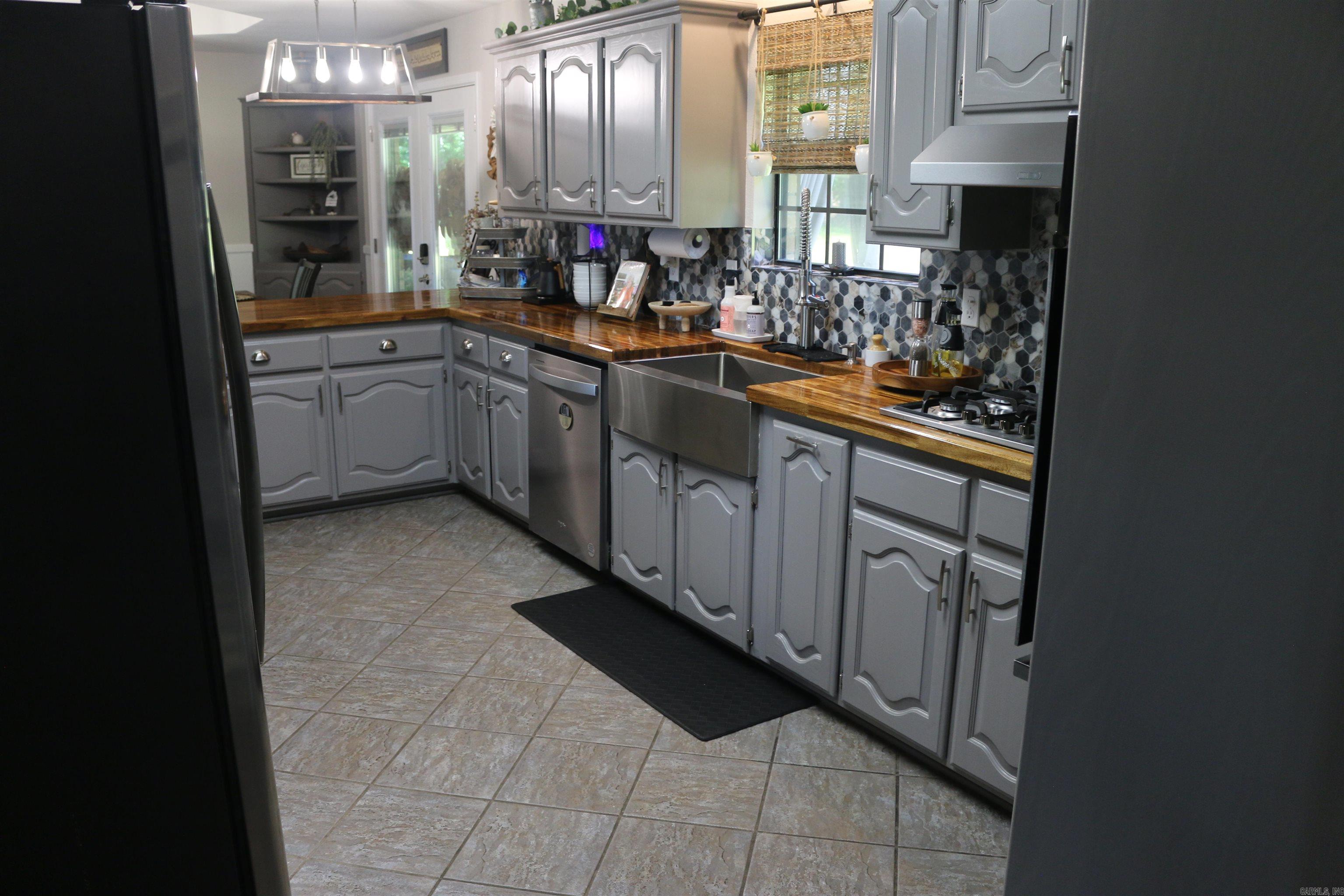 128 POLK RD 42 Road Mena, AR 71953