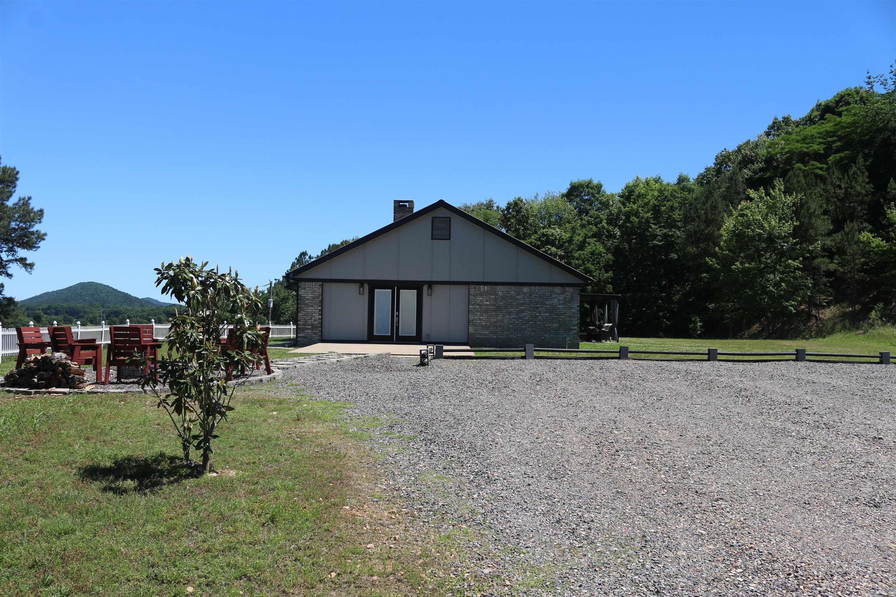 128 POLK RD 42 Road Mena, AR 71953