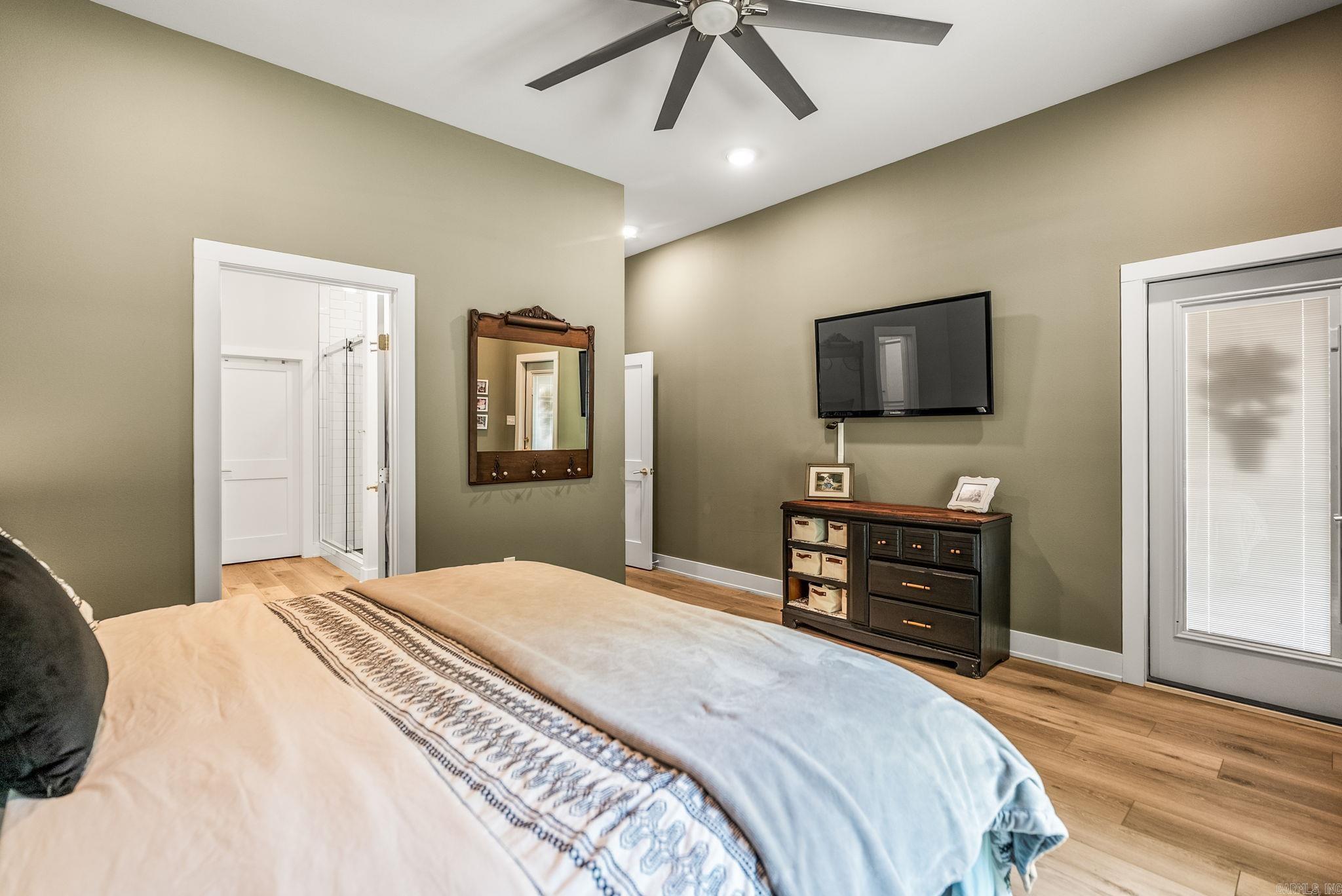 20 W Case  Greenbrier, AR
