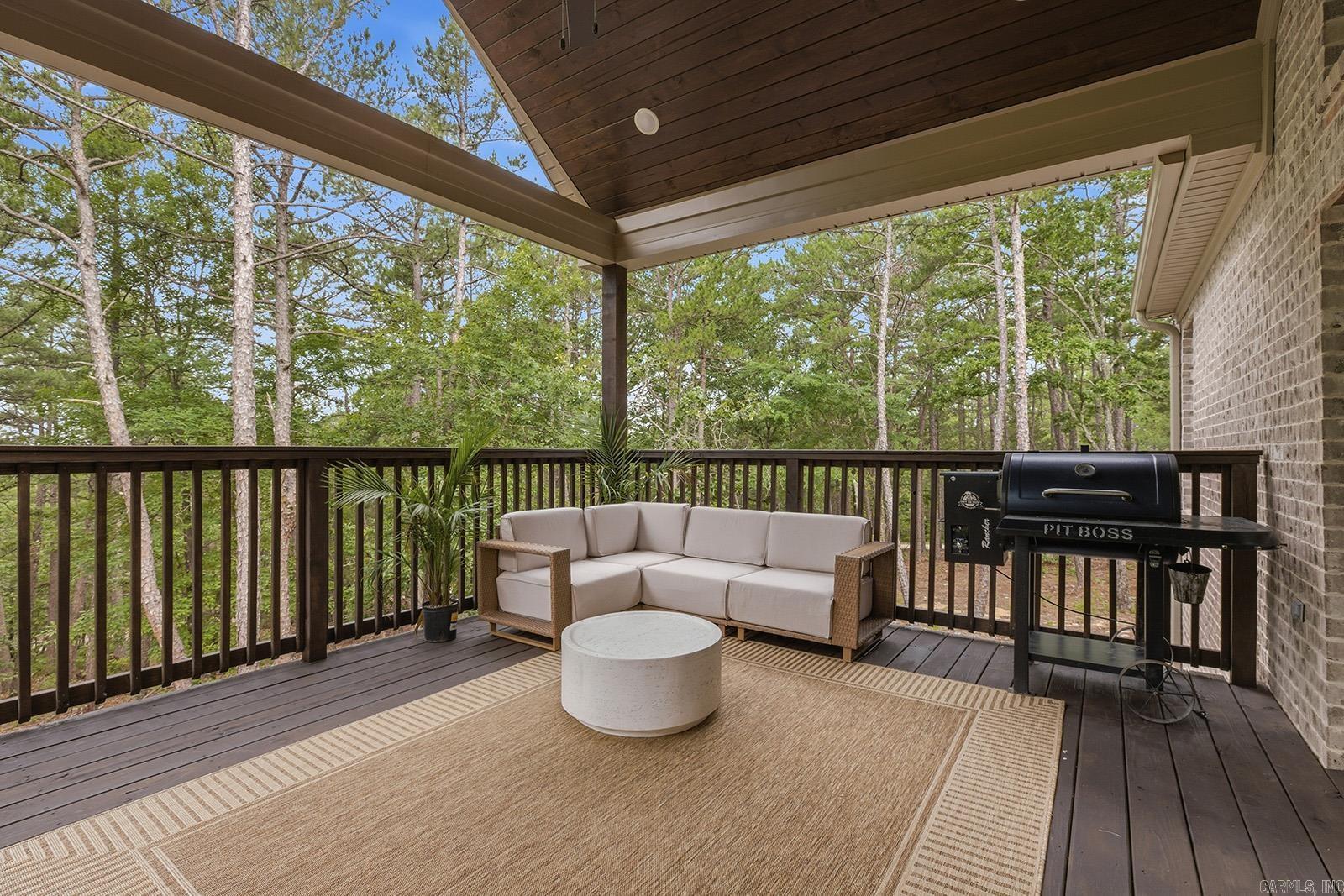 77 Letrista Dr Hot Springs Village, AR 71909