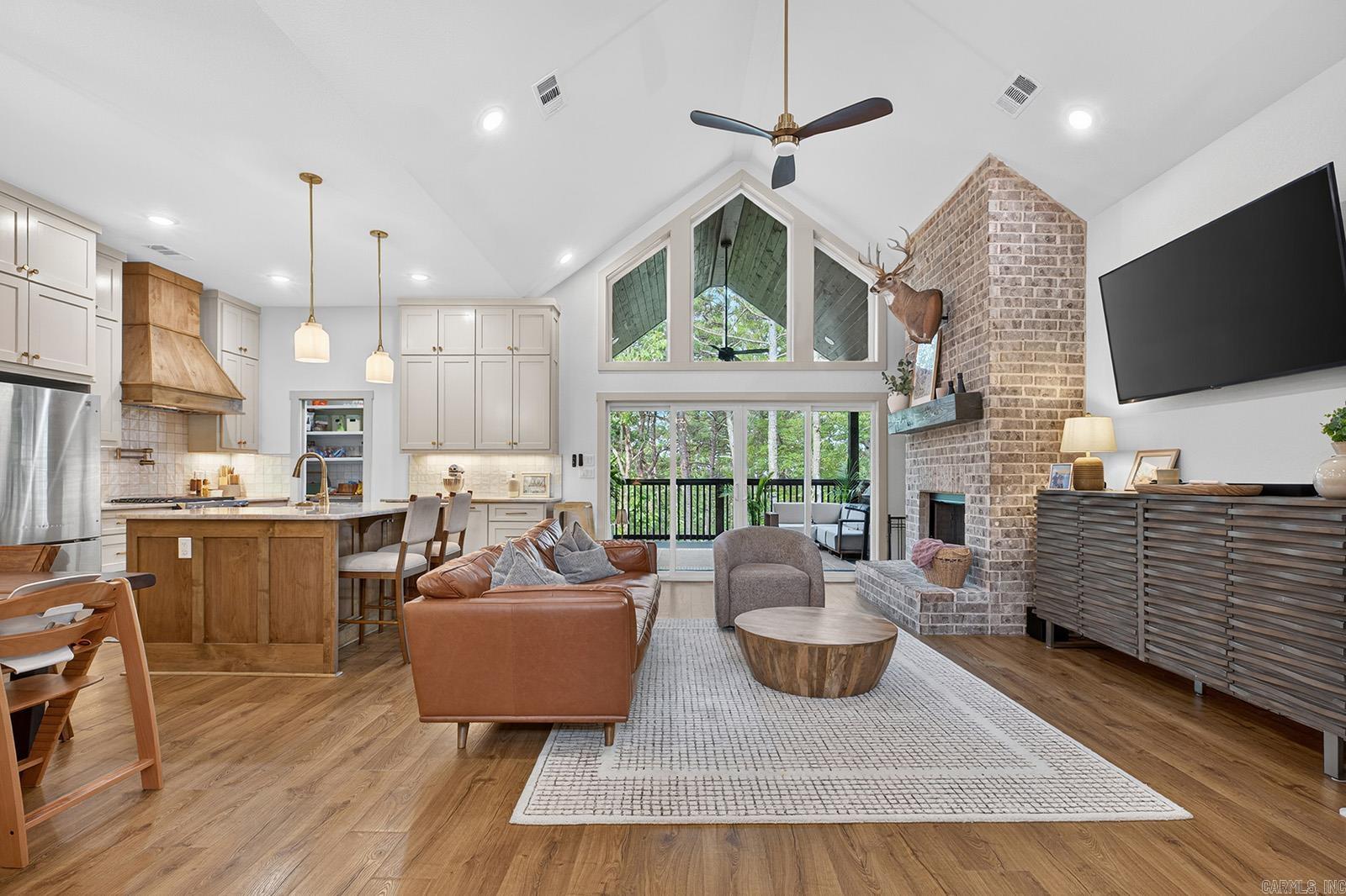 77 Letrista Dr Hot Springs Village, AR 71909