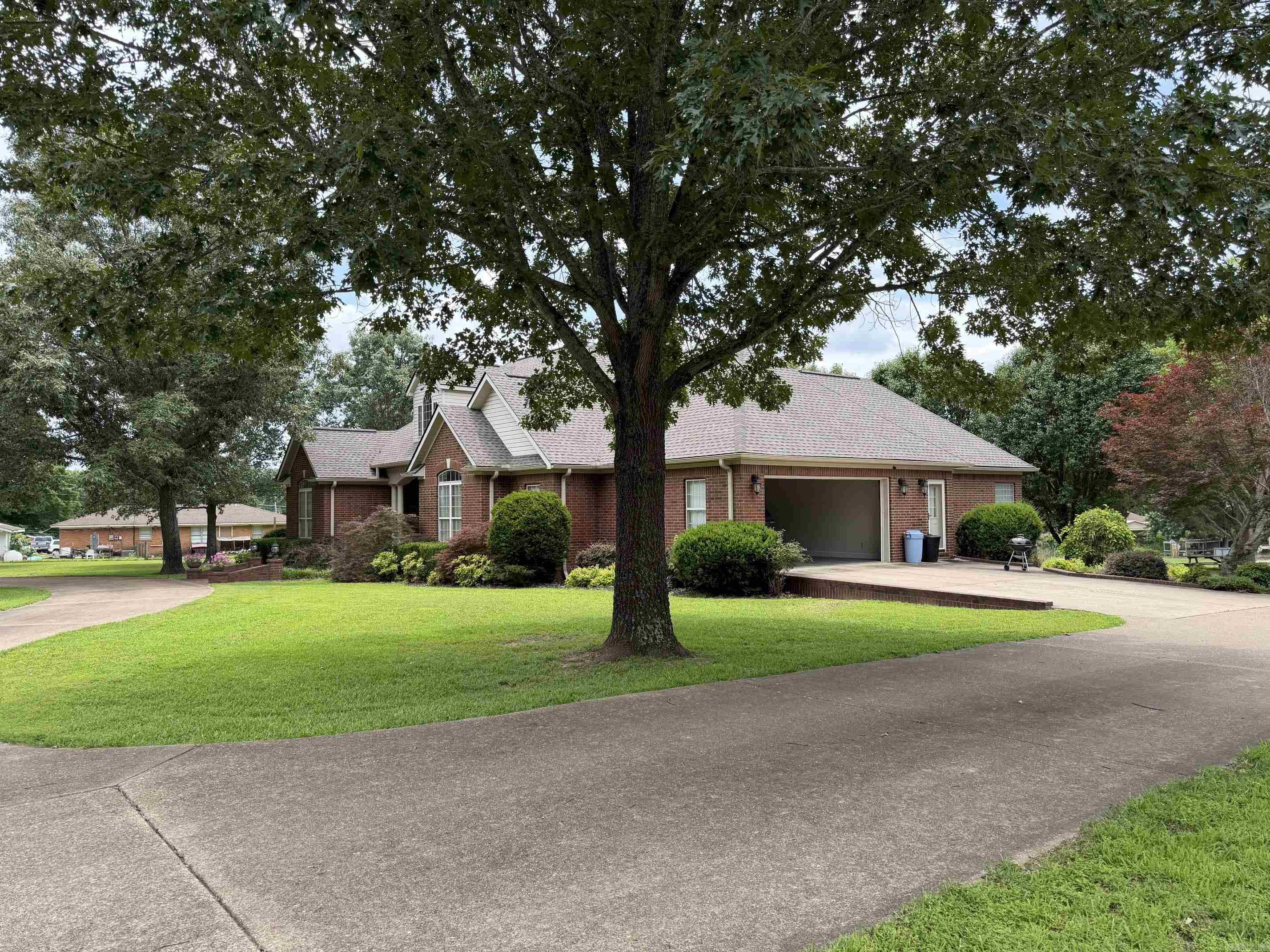 206 N Riggsville Drive  Mountain View, AR