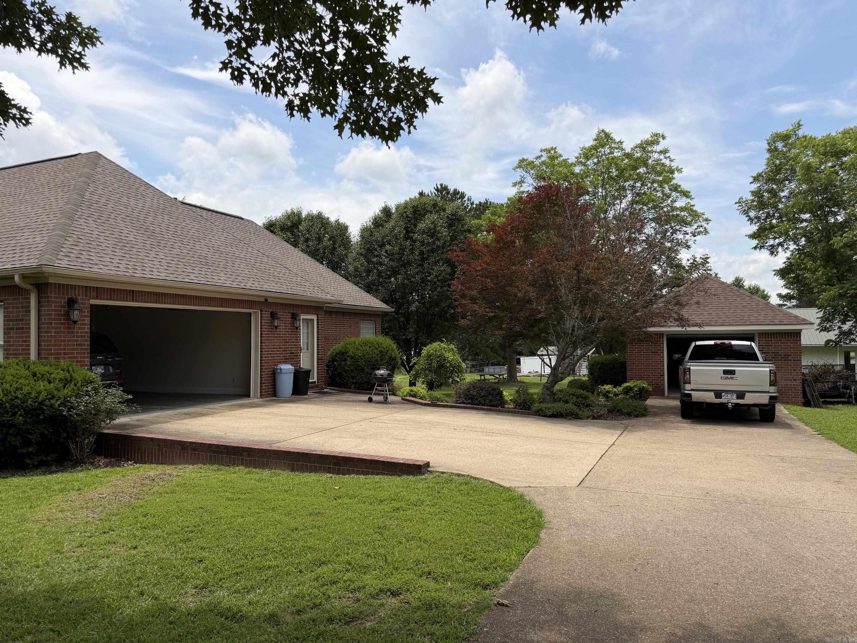 206 N Riggsville Drive  Mountain View, AR