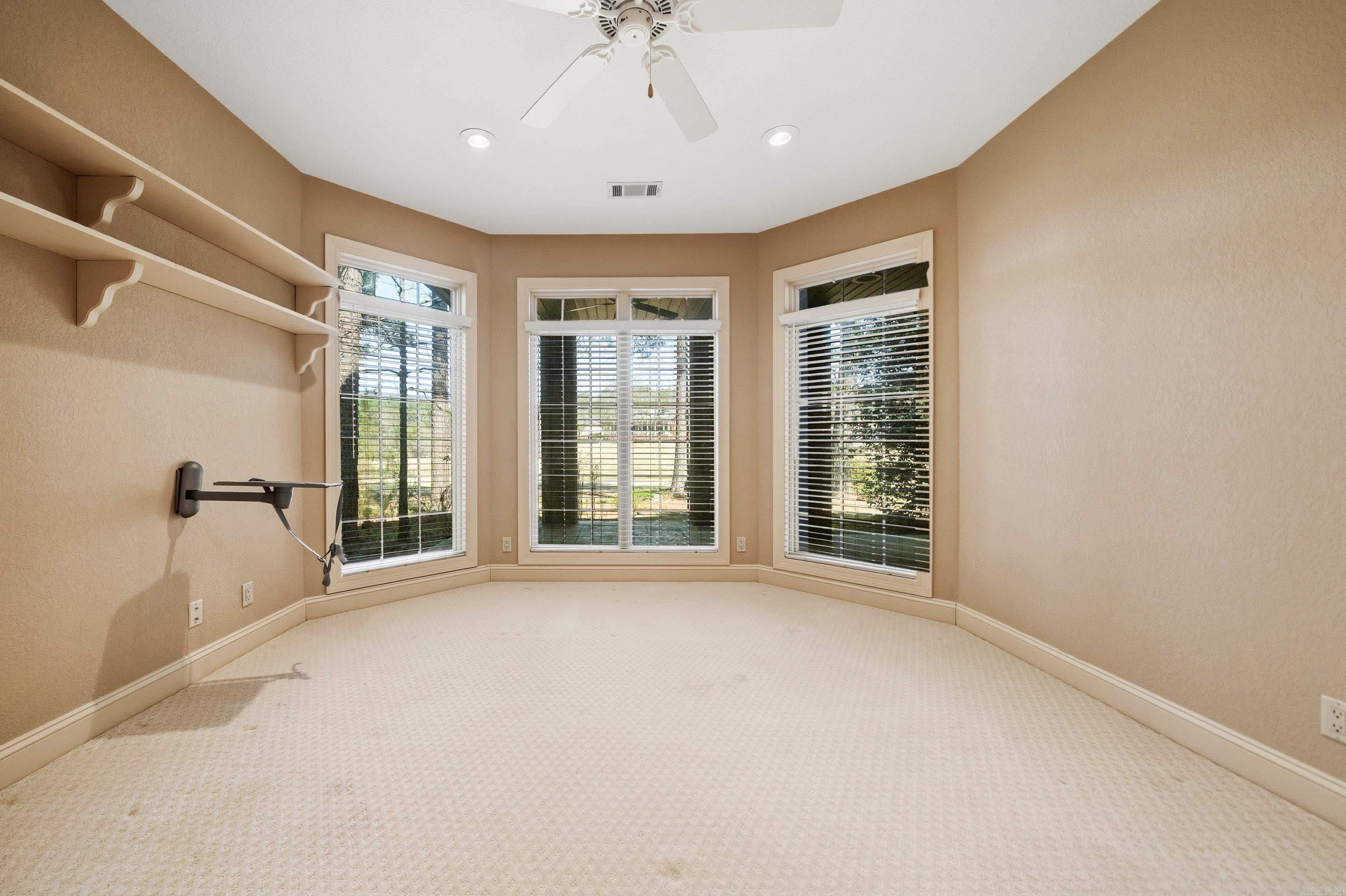 12 Loyola Ln  Hot Springs Village, AR