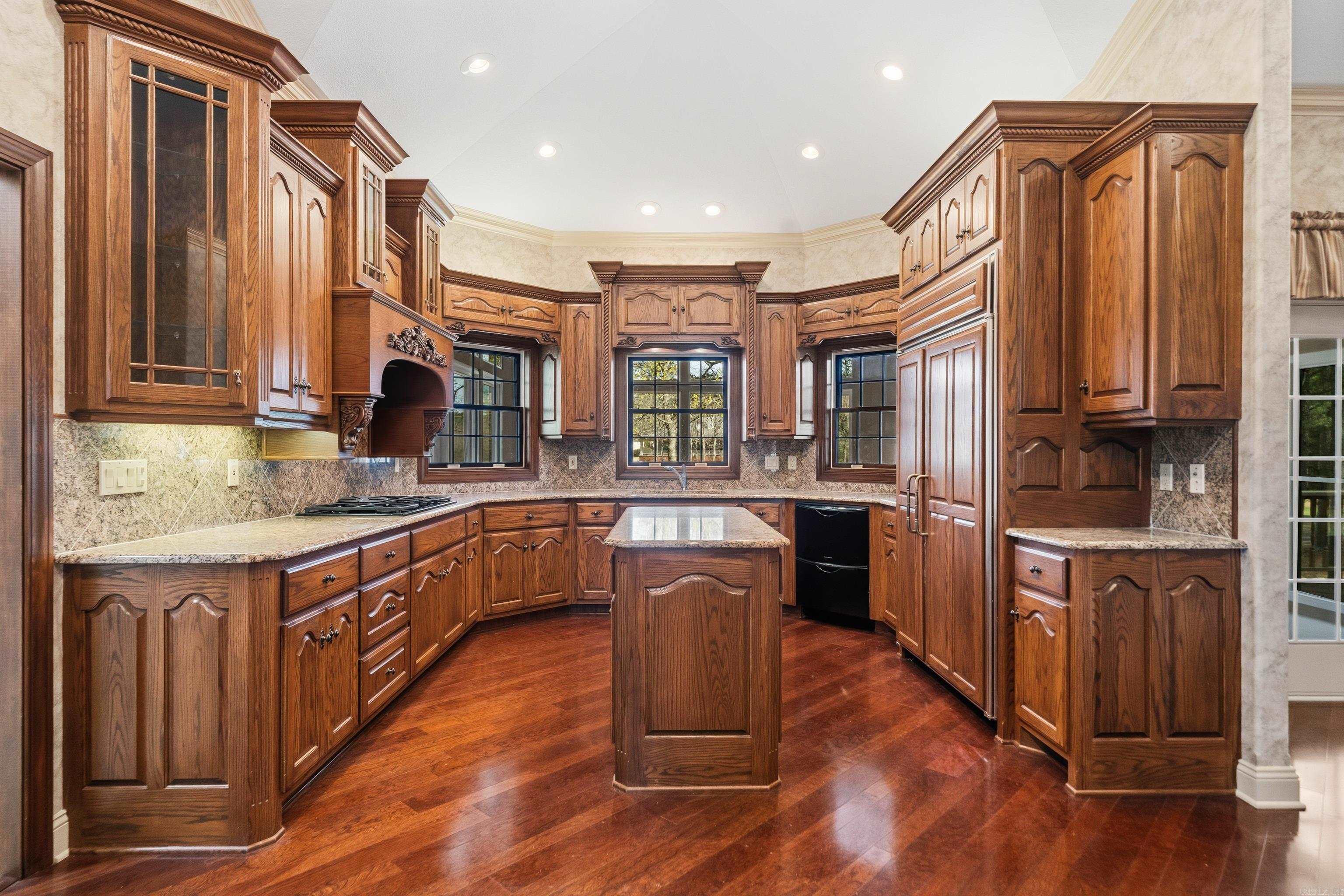 12 Loyola Ln  Hot Springs Village, AR