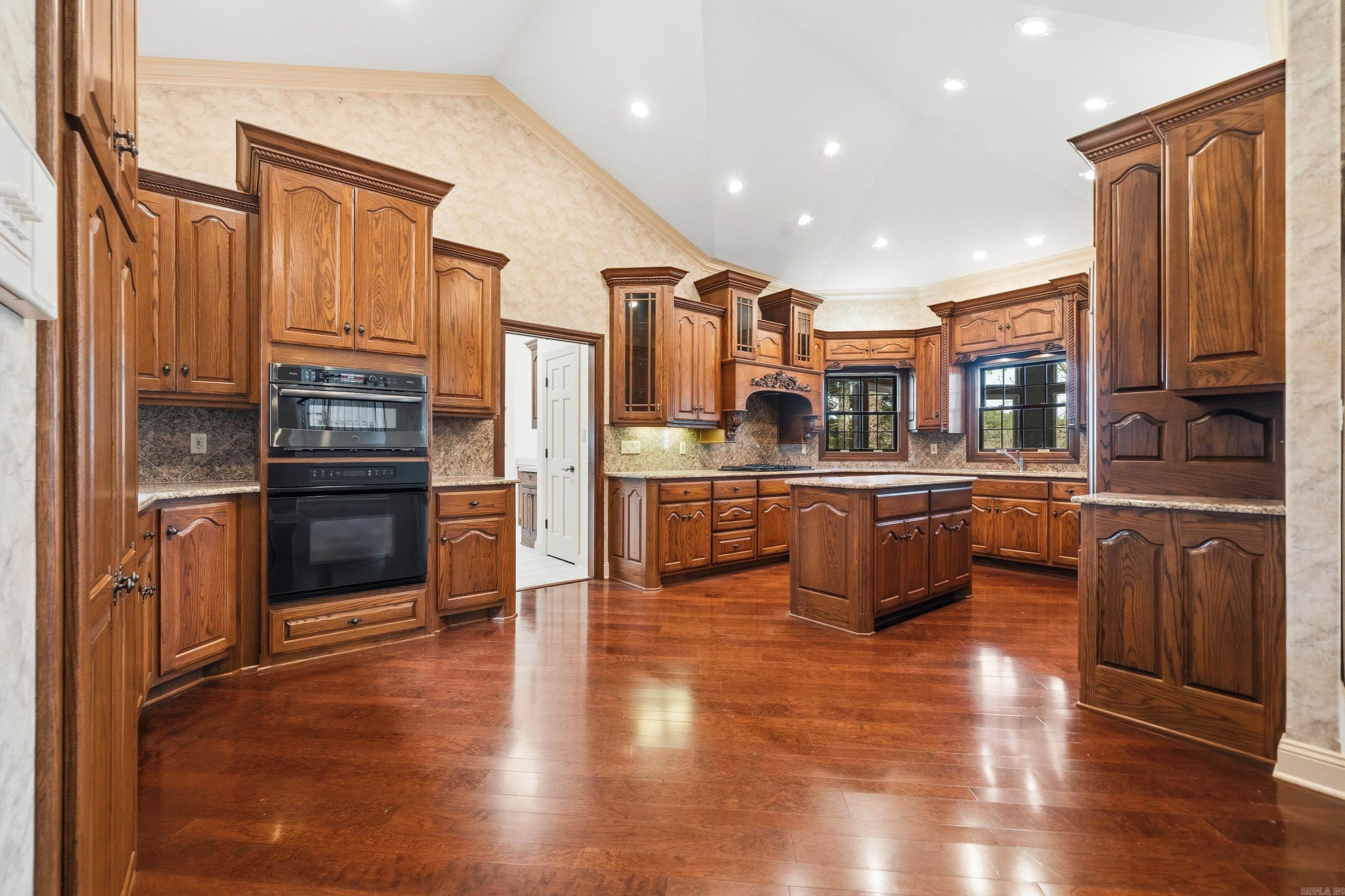 12 Loyola Ln  Hot Springs Village, AR