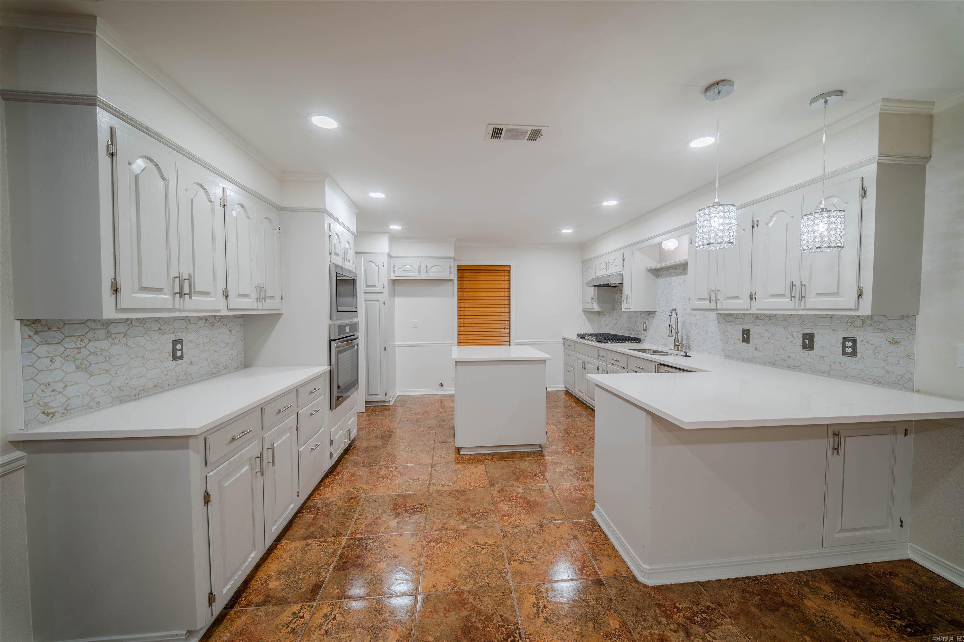 1265 Hollow Hills  Camden, AR