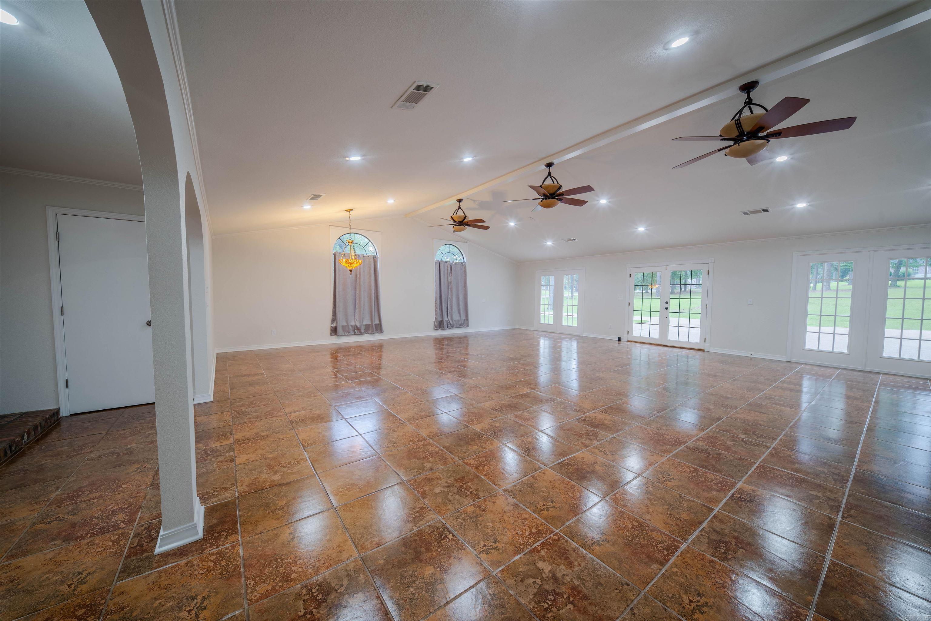 1265 Hollow Hills  Camden, AR