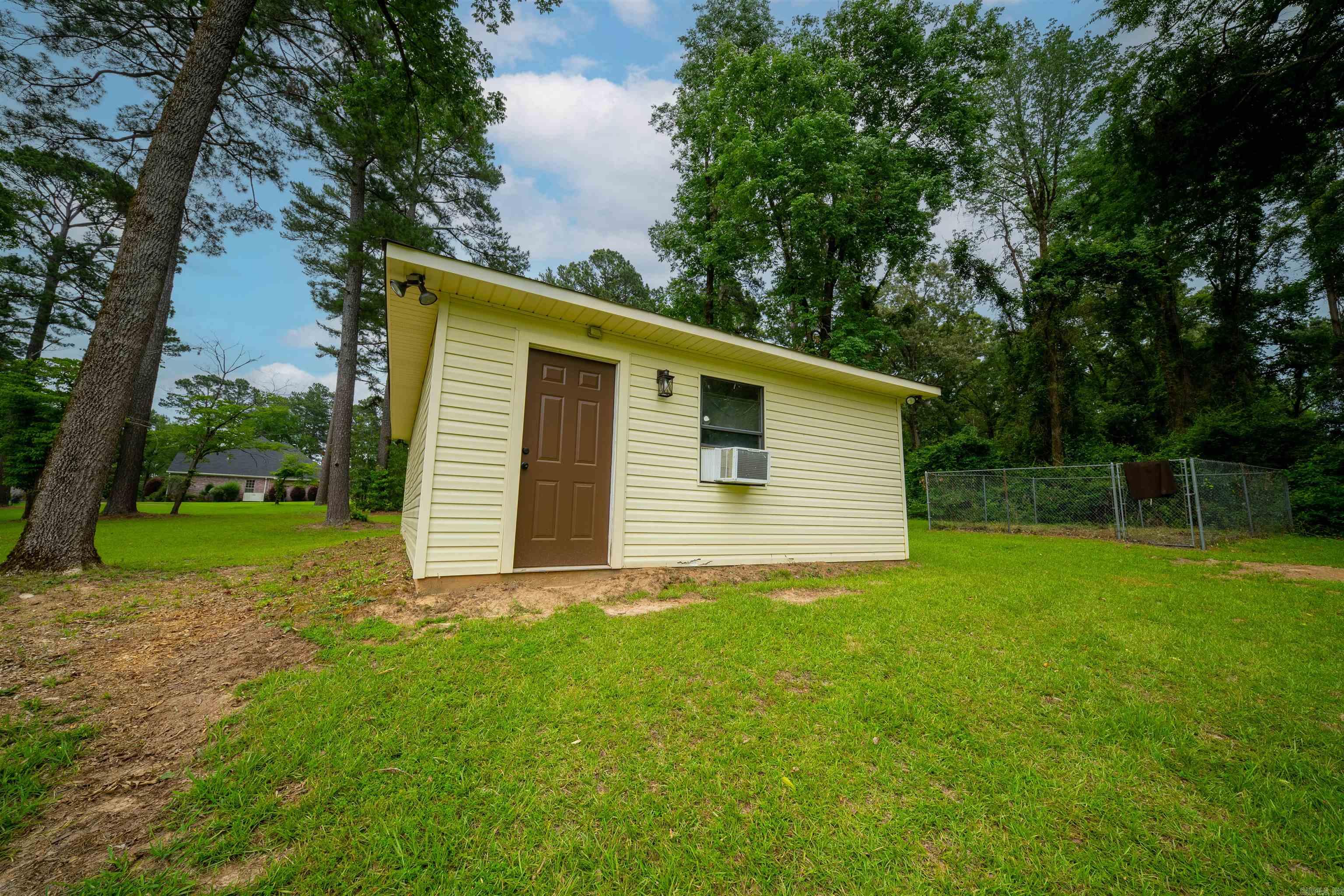 1265 Hollow Hills  Camden, AR