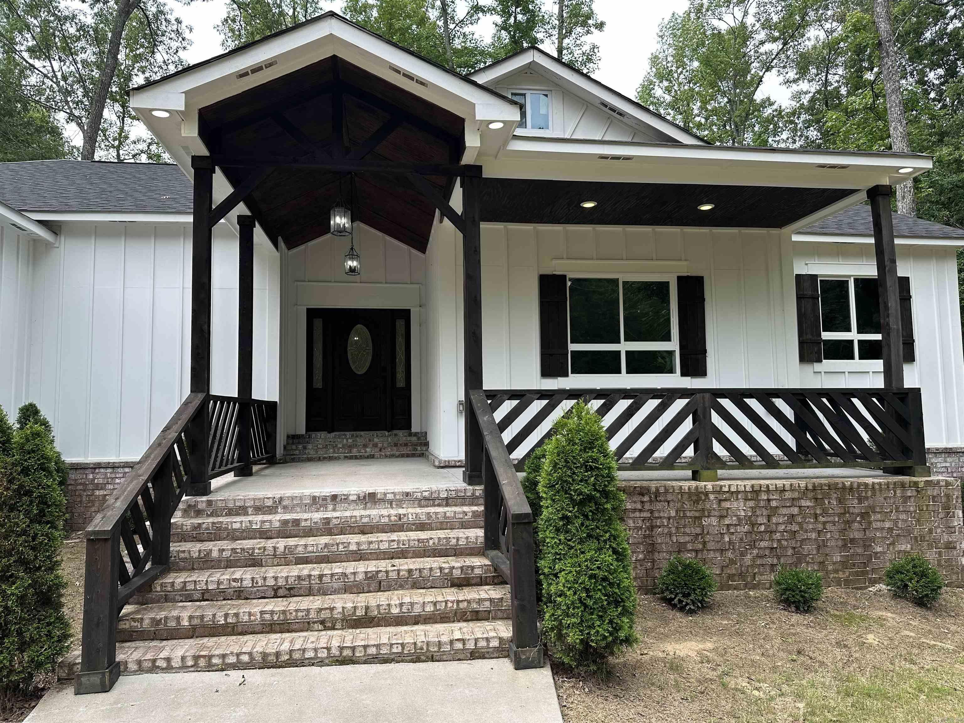 8716 East Fairview  Hensley, AR