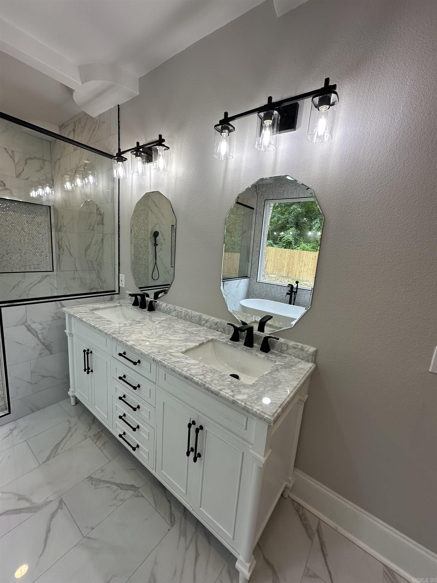 8716 East Fairview  Hensley, AR