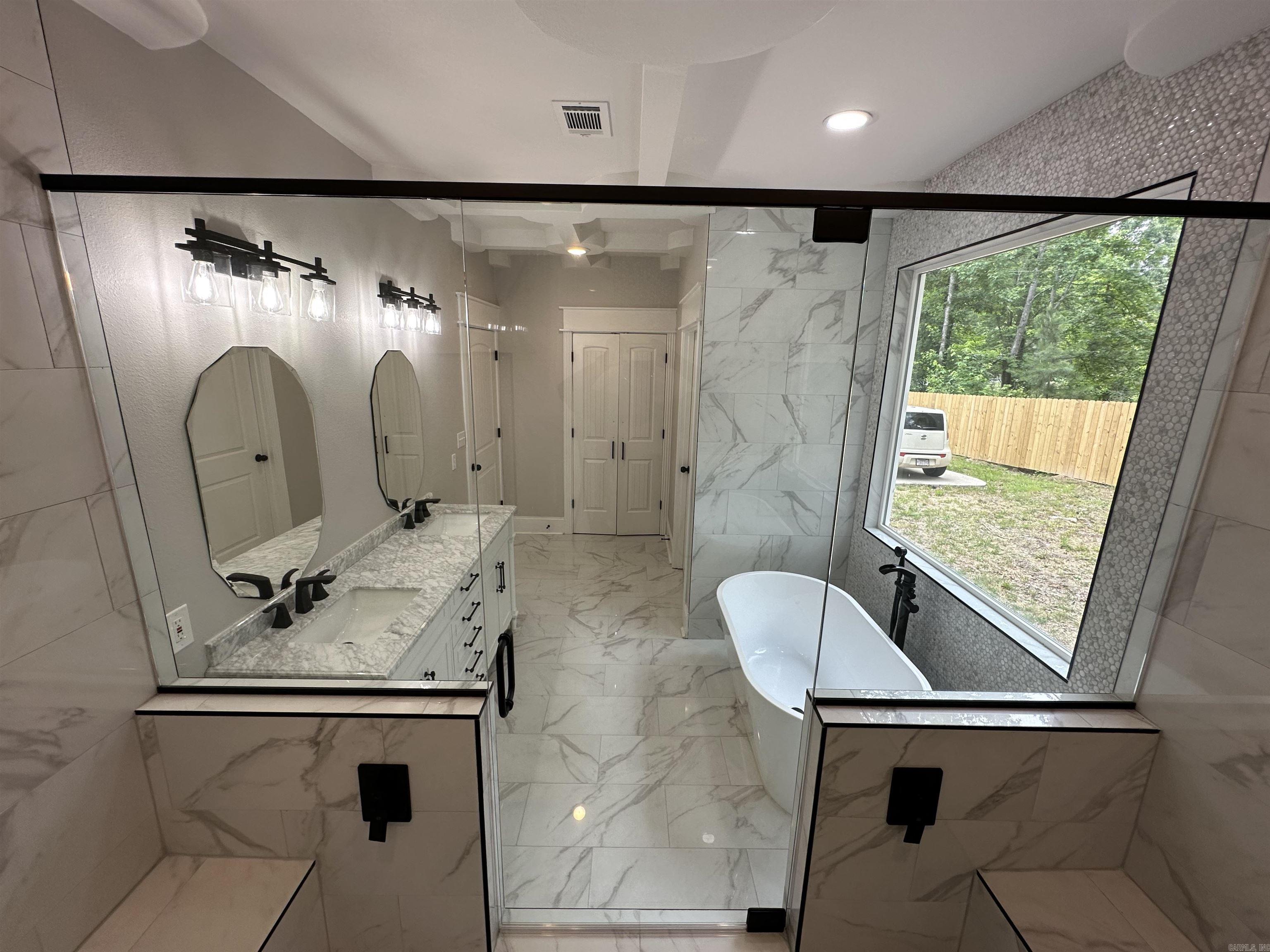8716 East Fairview  Hensley, AR
