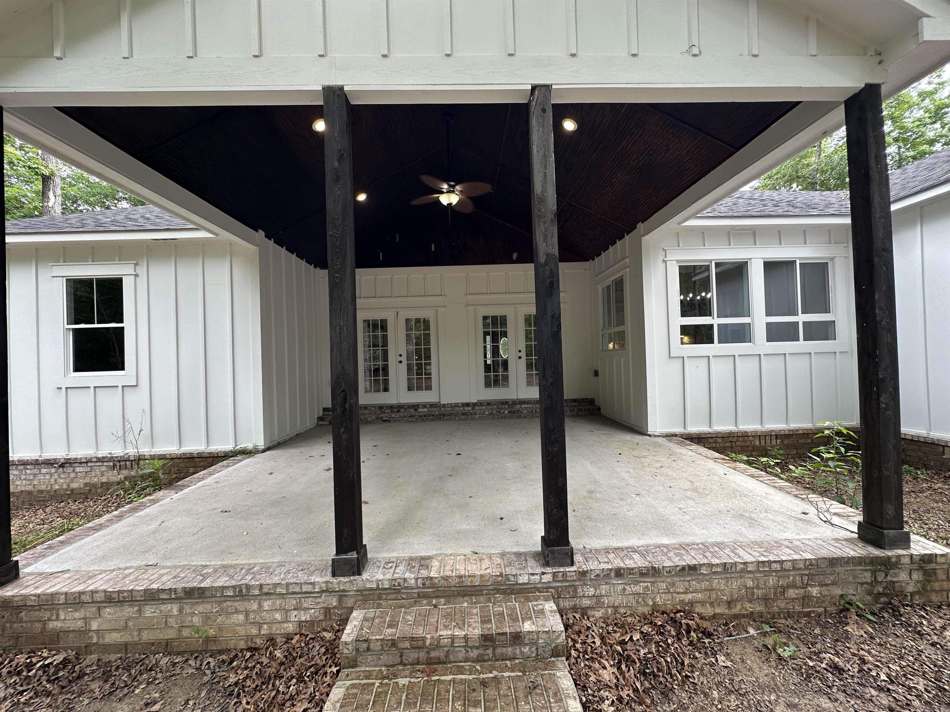8716 East Fairview  Hensley, AR
