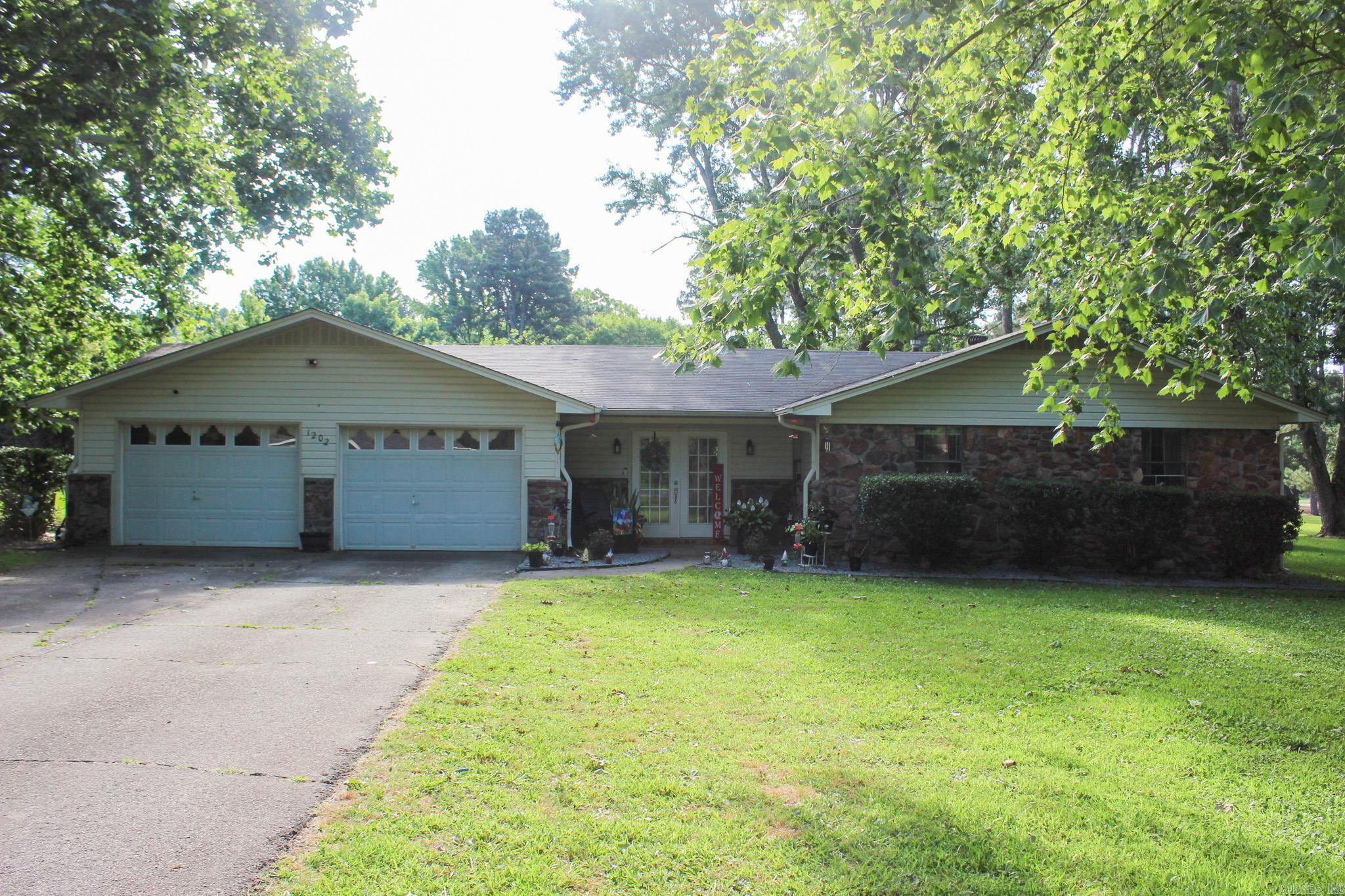 1202 Headlee  Searcy, AR