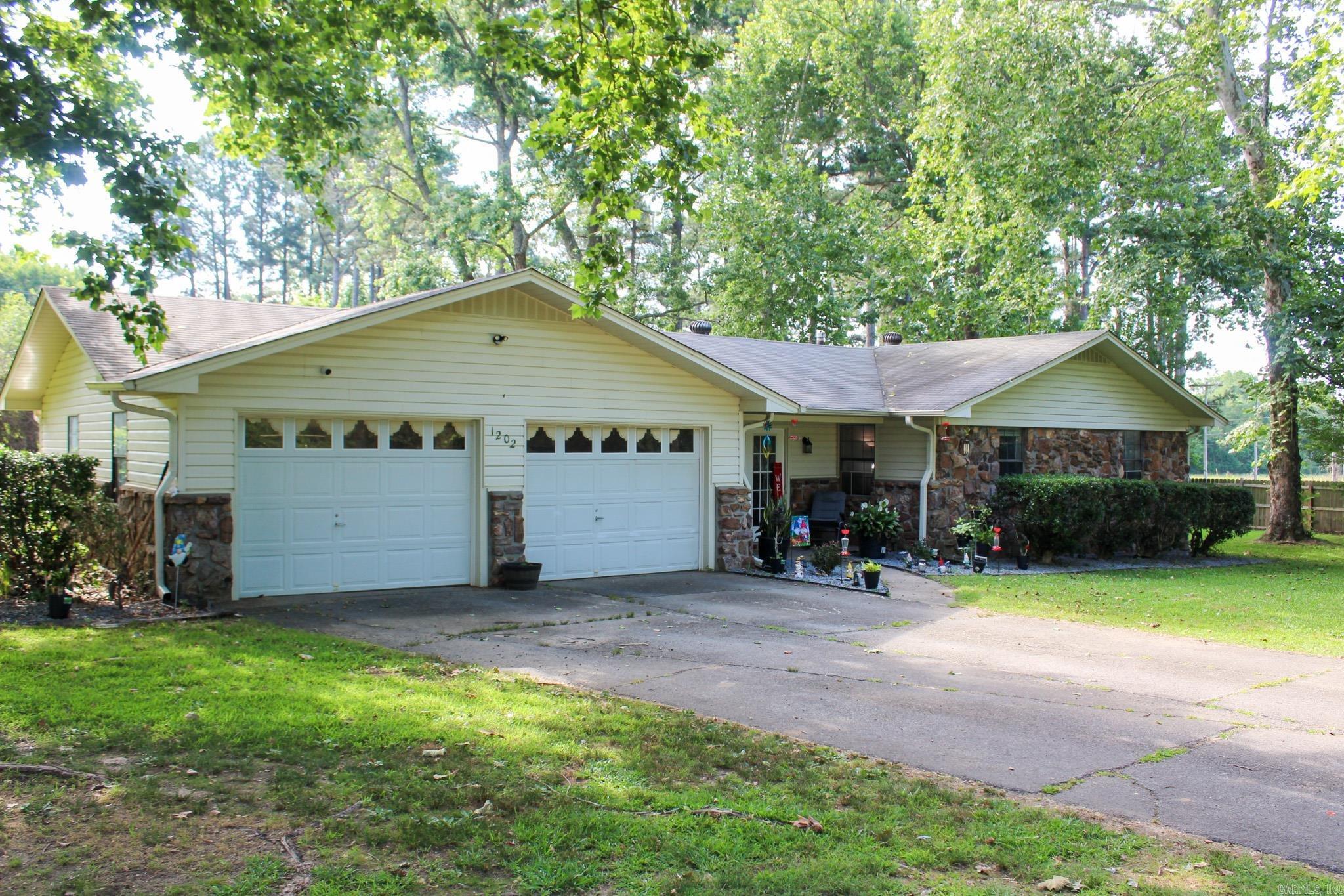 1202 Headlee  Searcy, AR