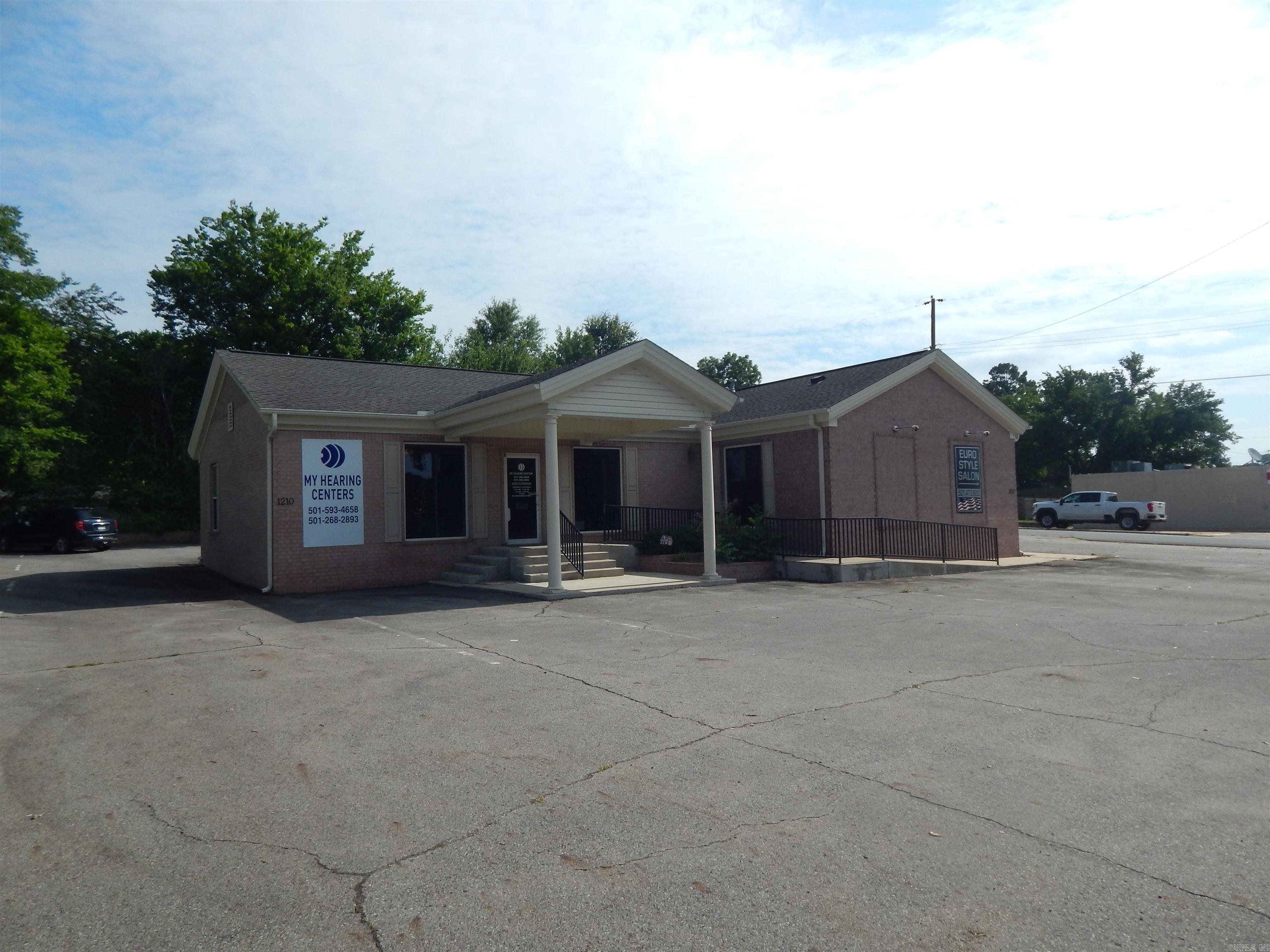 1210 E Race  Searcy, AR
