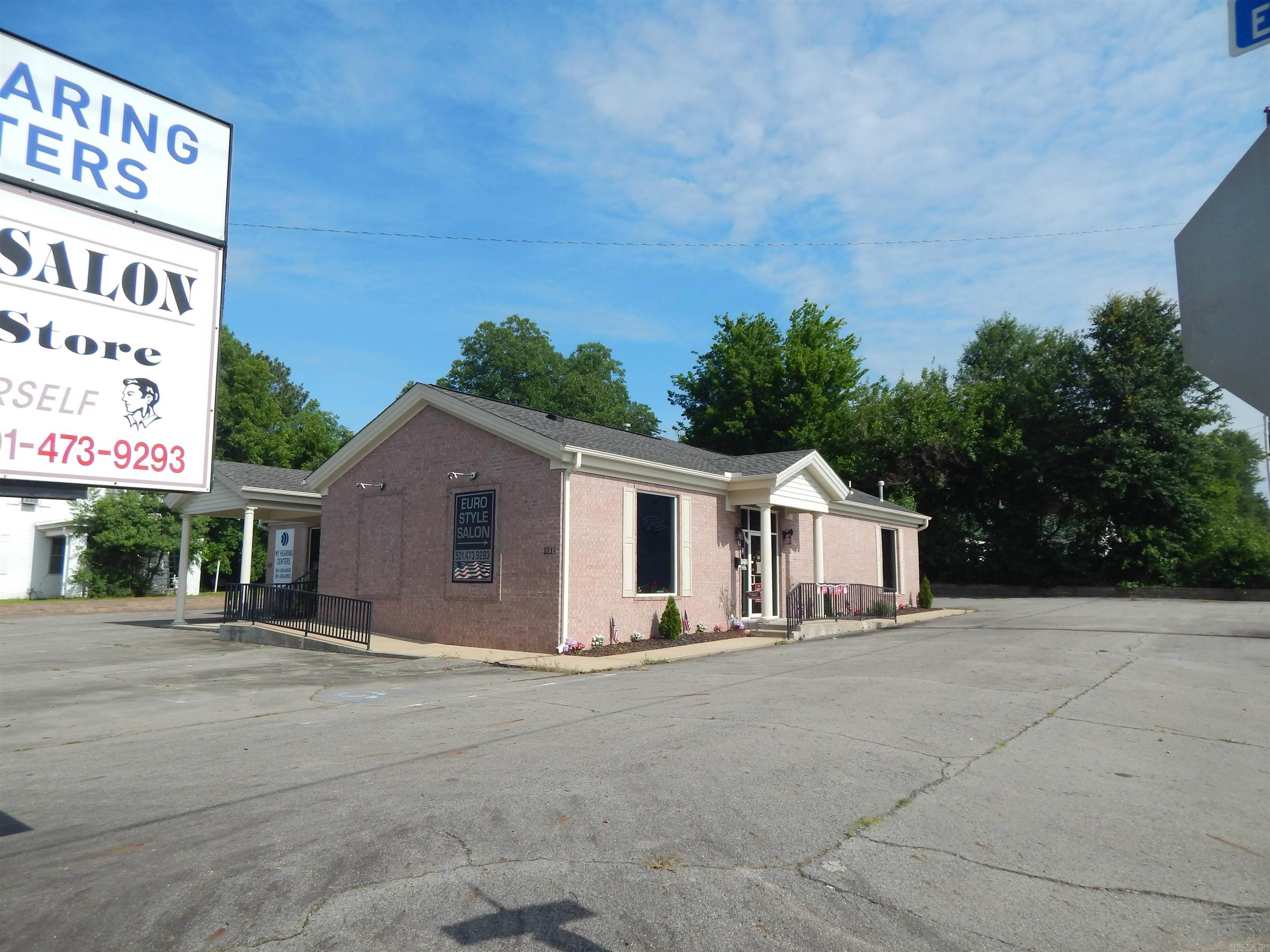 1210 E Race  Searcy, AR
