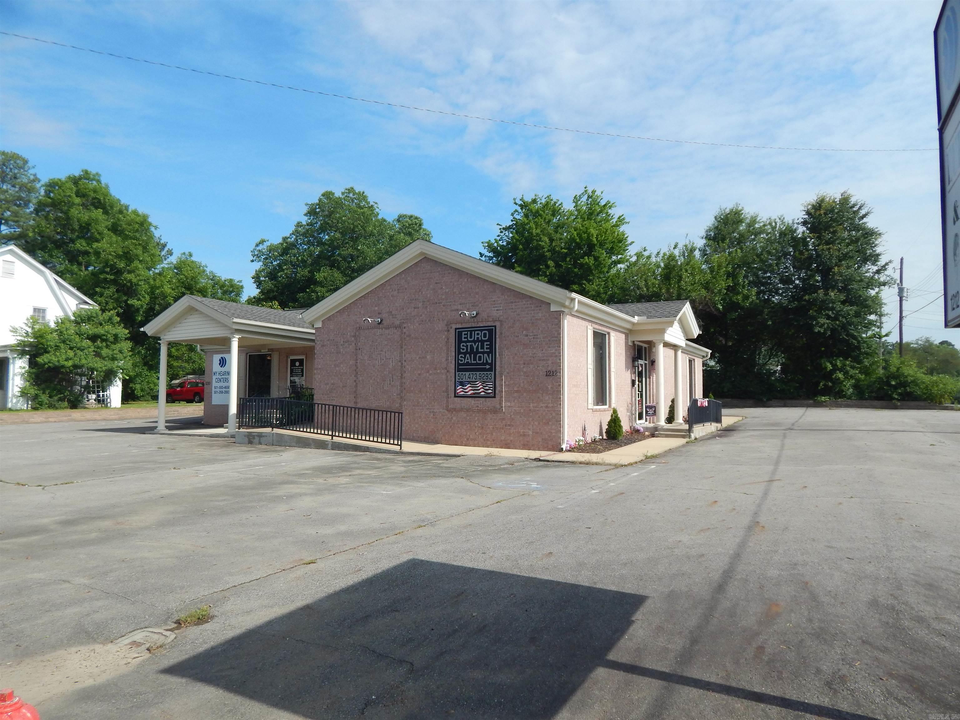 1210 E Race  Searcy, AR