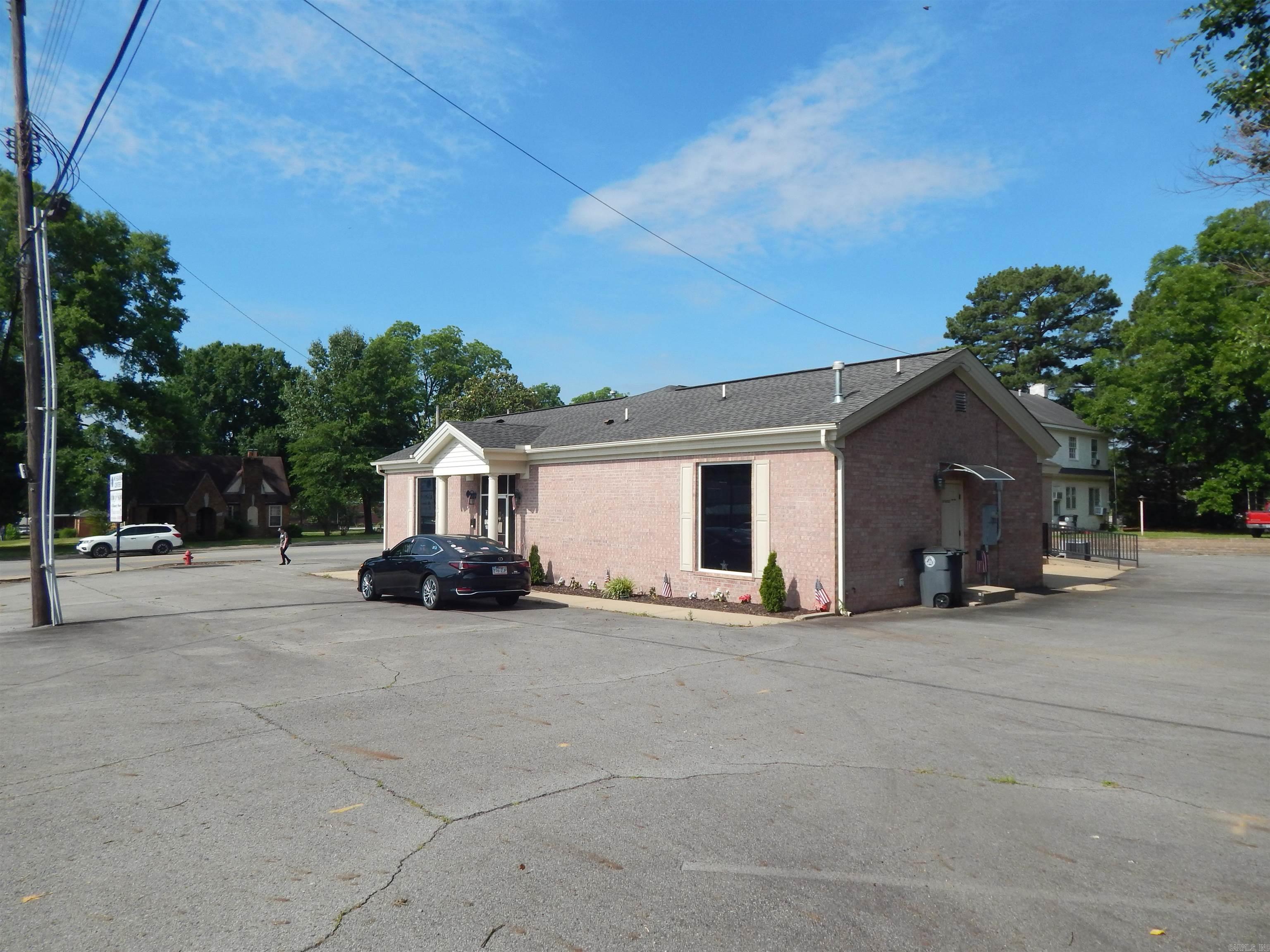 1210 E Race  Searcy, AR